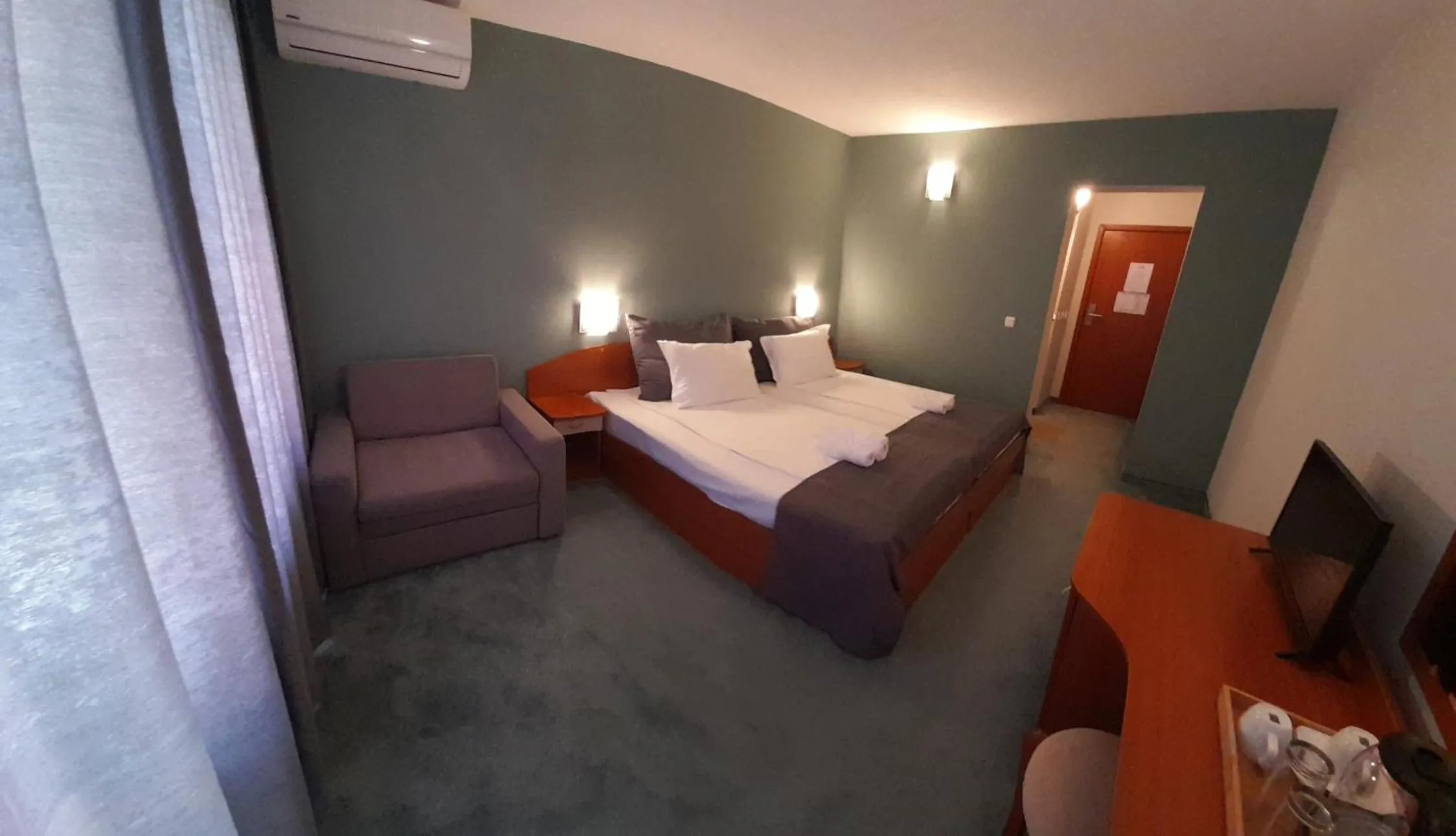 Photo of the whole room, Bed in Family Hotel Saga