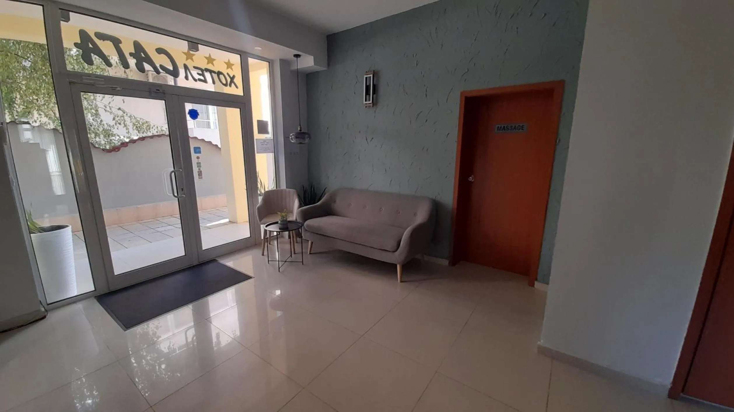 Facade/entrance in Family Hotel Saga