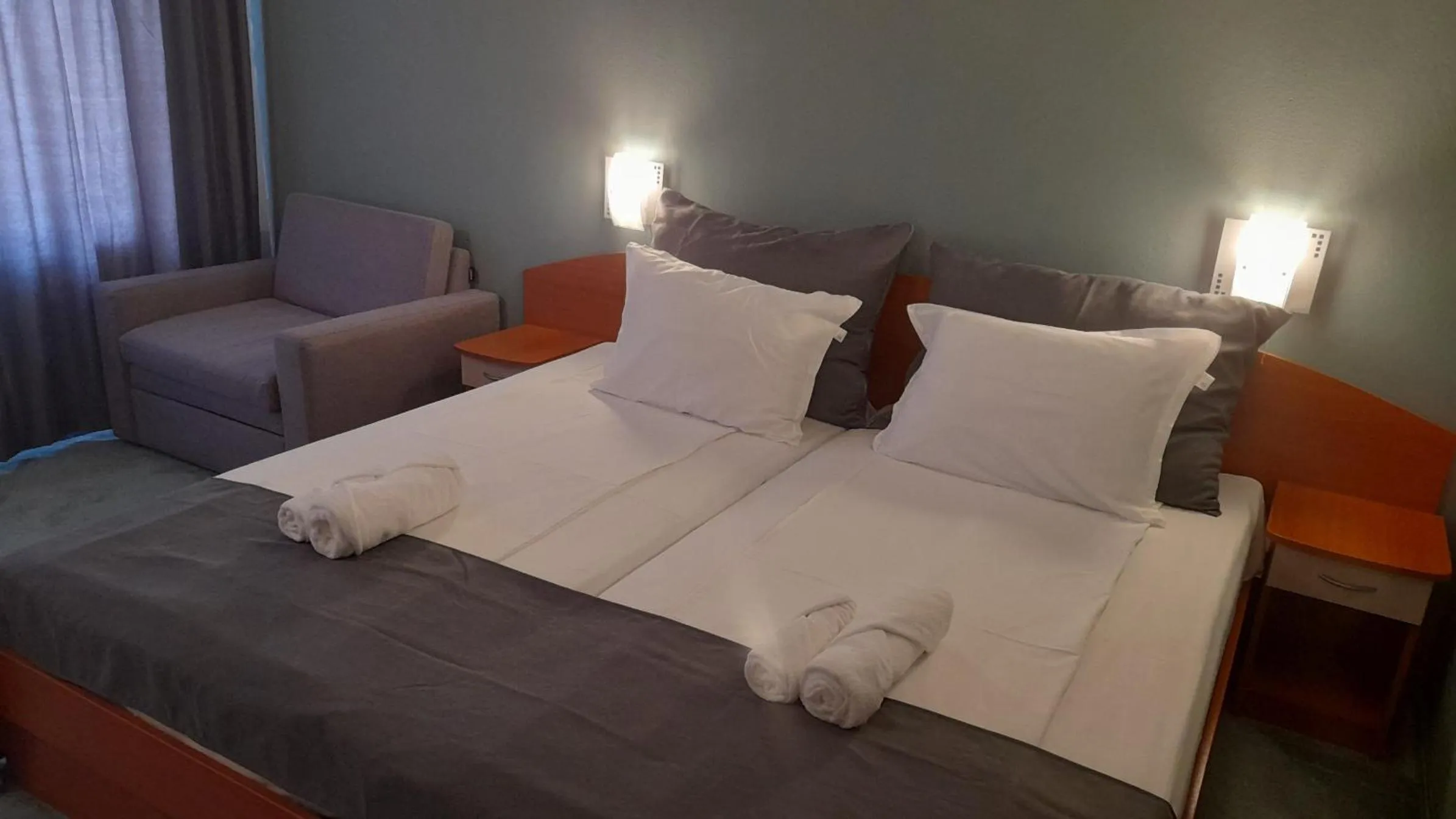 Photo of the whole room, Bed in Family Hotel Saga