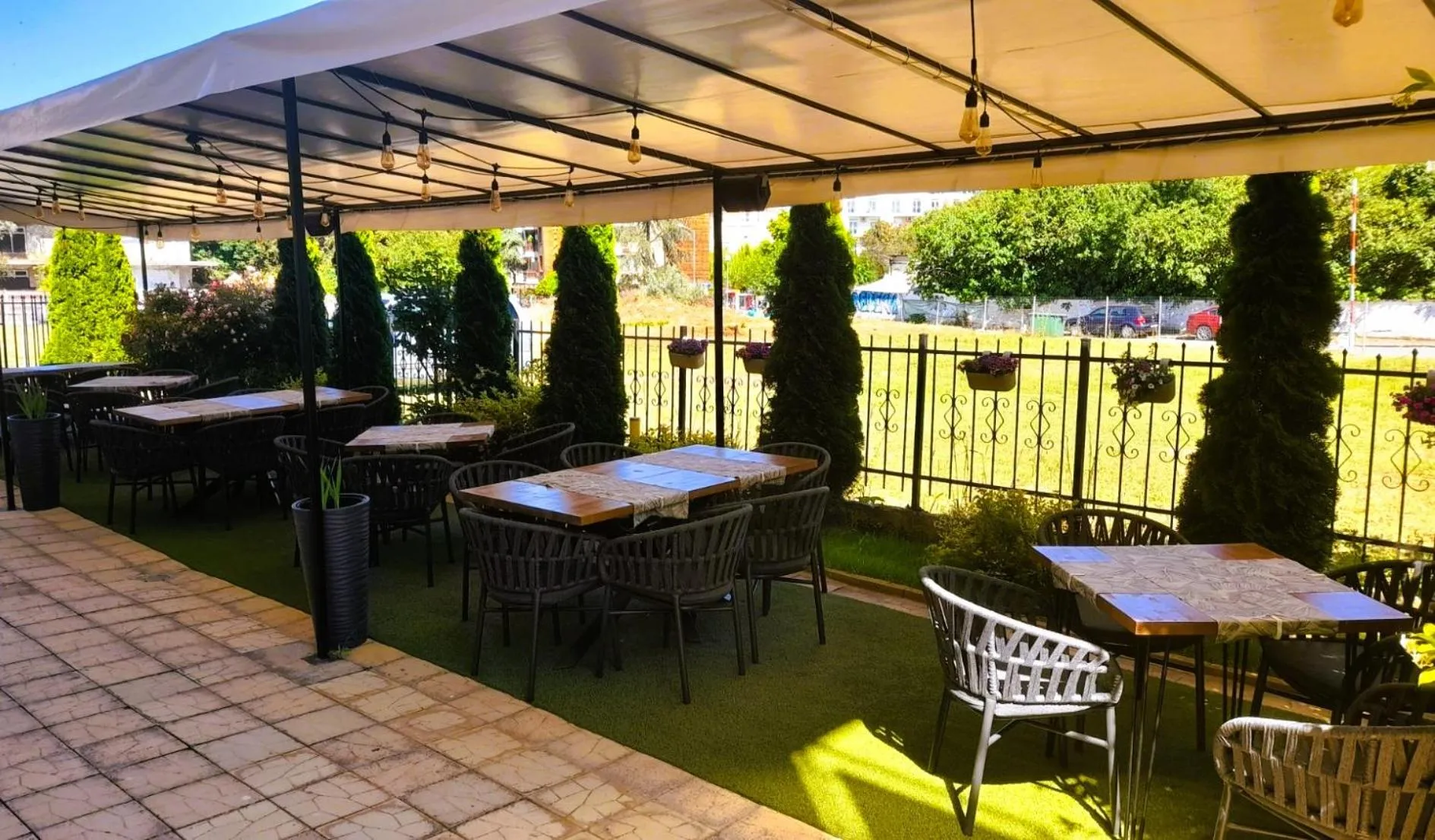 Restaurant/places to eat in Family Hotel Saga