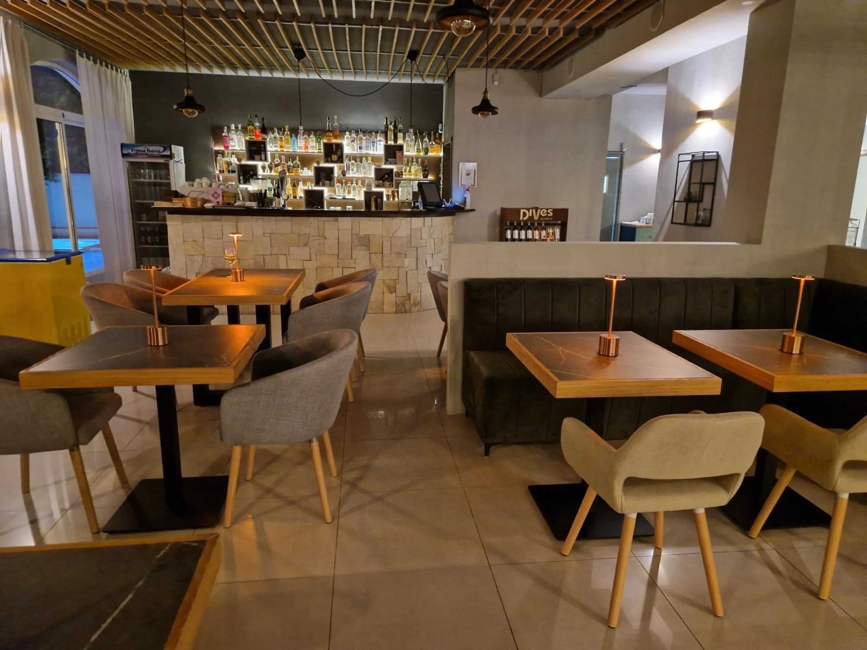 Restaurant/places to eat in Family Hotel Saga