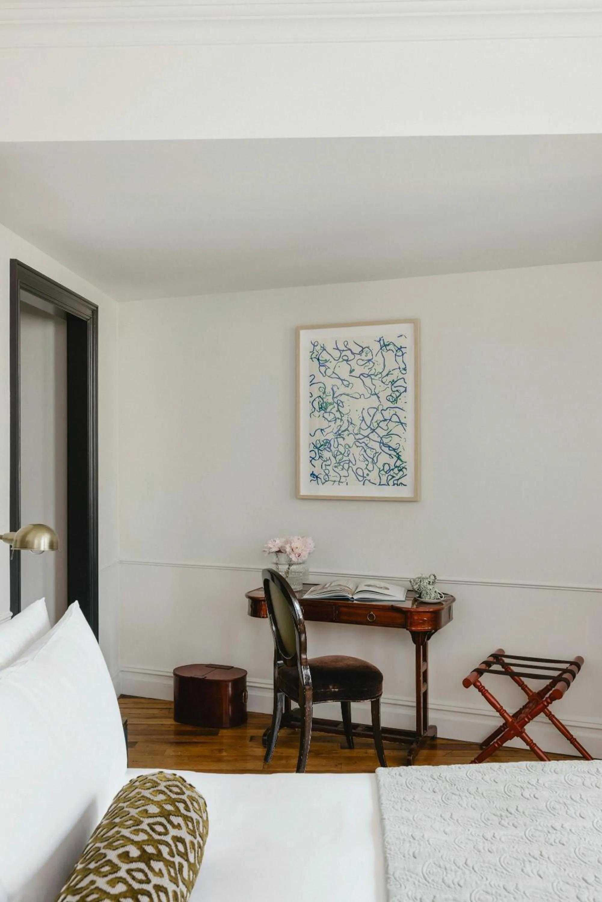 Seating area, Bed in The Ned NoMad