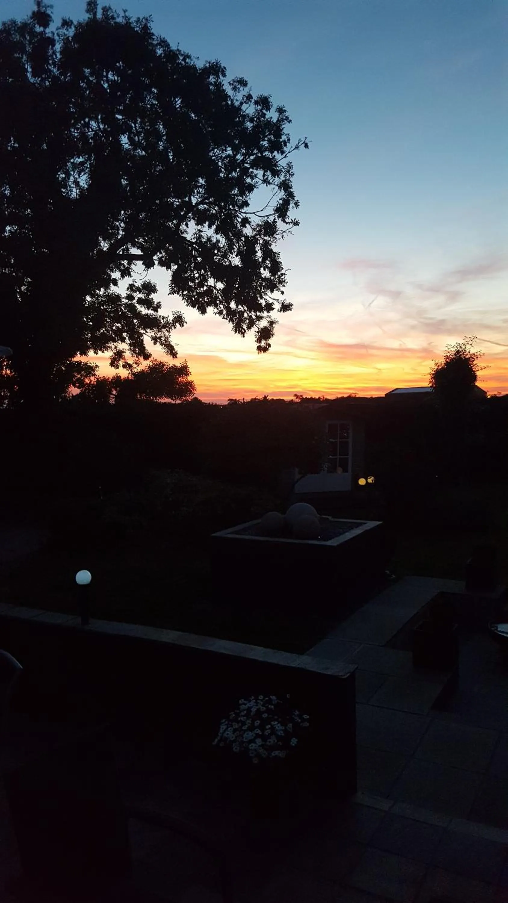 Summer in The White Dove Bed and Breakfast with Glamping Newark showground