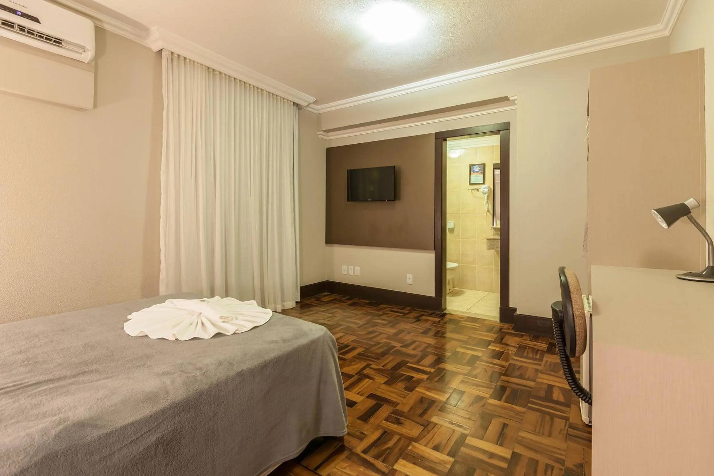 TV and multimedia, Bed in Tri Hotel Criciúma