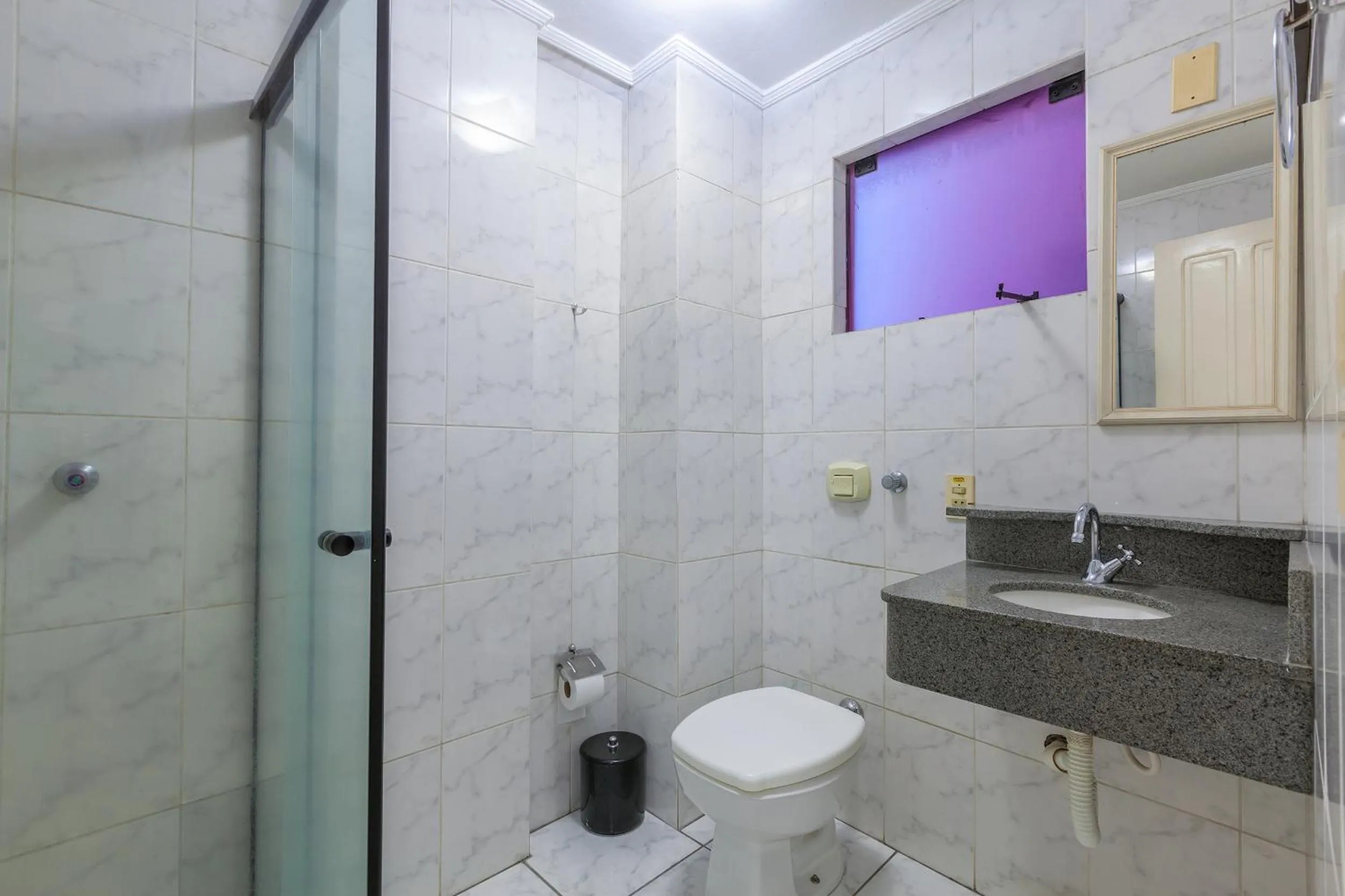 Toilet in Tri Hotel Criciúma