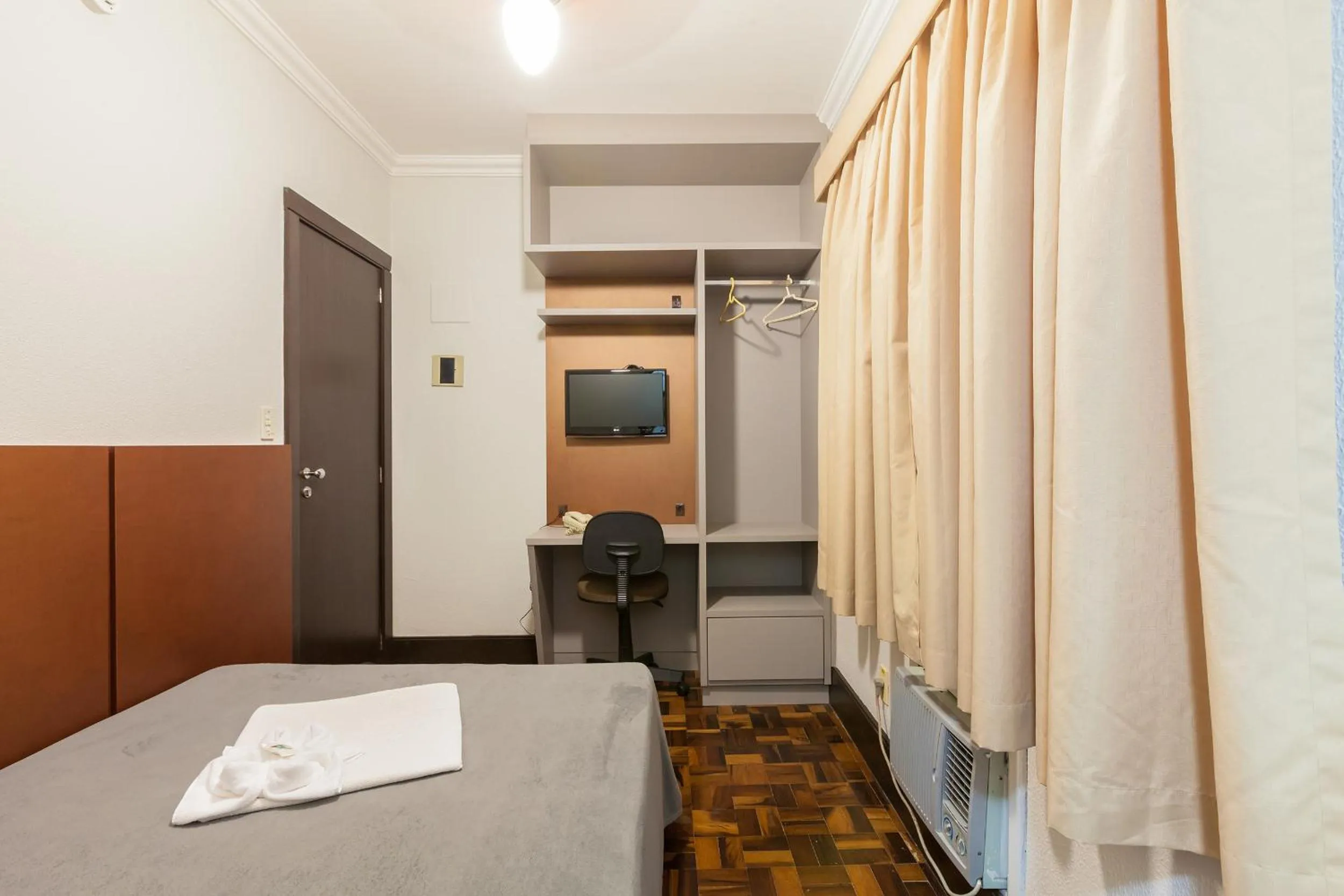 TV and multimedia, Bed in Tri Hotel Criciúma