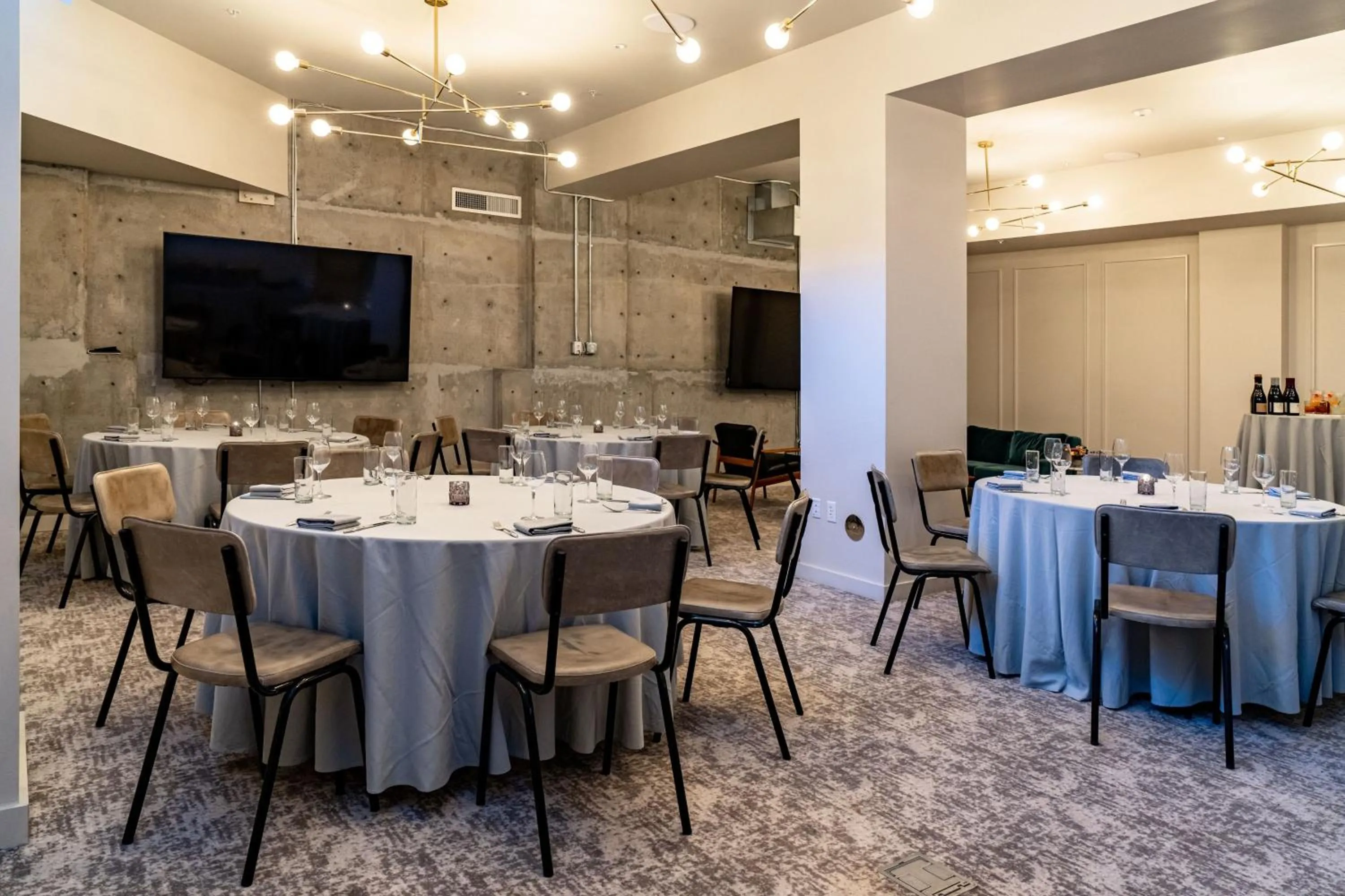 Meeting/conference room in Woodlark Hotel Portland, a Tribute Portfolio Hotel