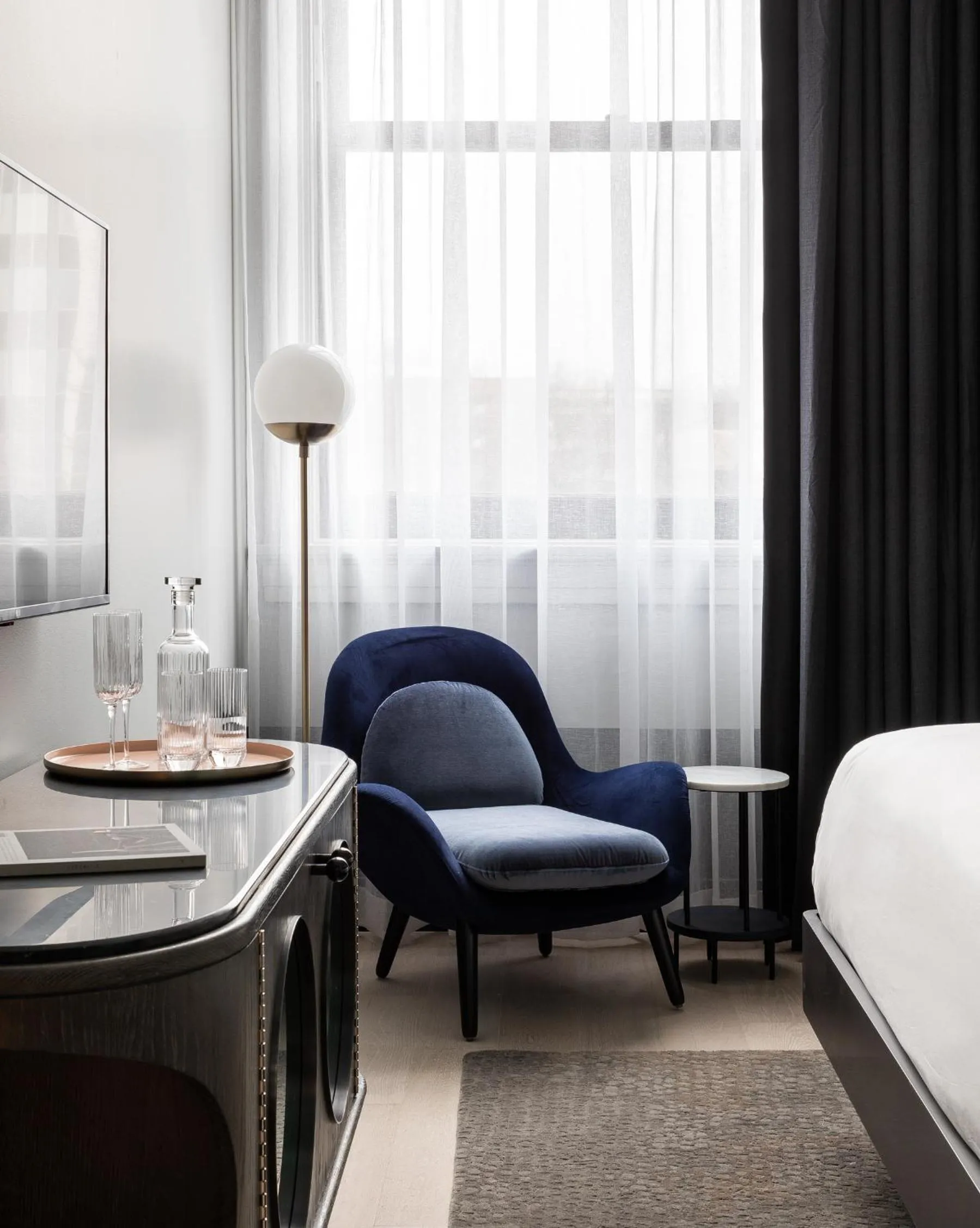 Seating area, Bed in Woodlark Hotel Portland, a Tribute Portfolio Hotel