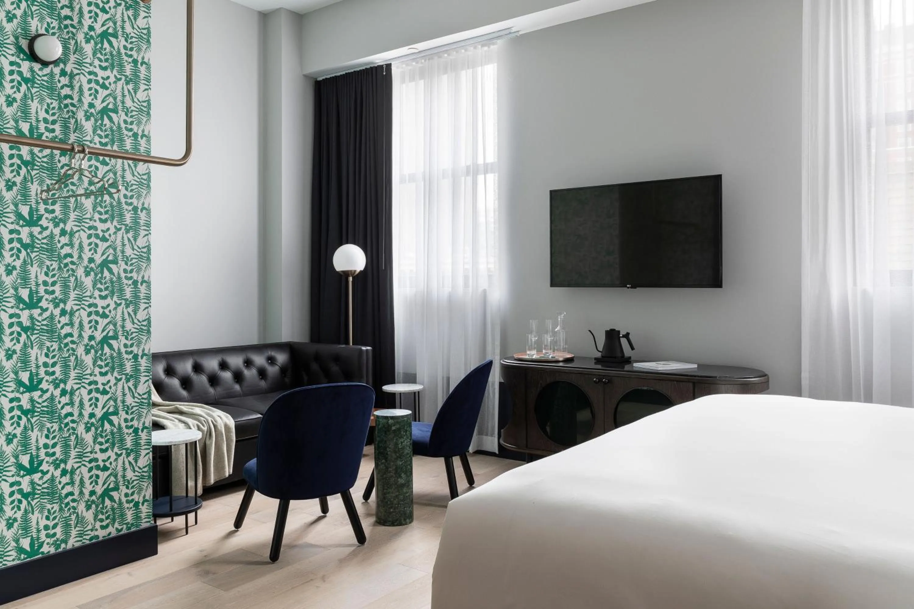 Seating area, Bed in Woodlark Hotel Portland, a Tribute Portfolio Hotel