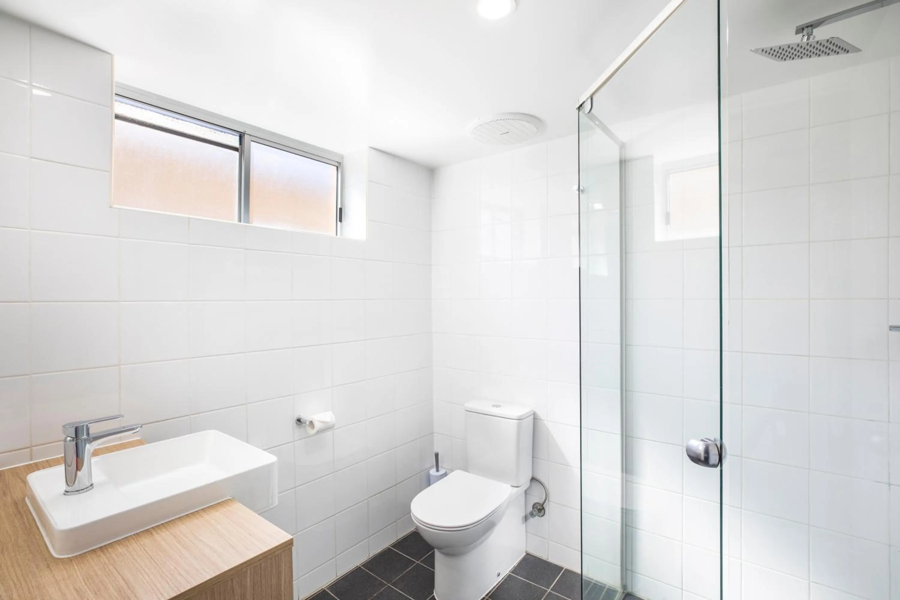 Bathroom in Nightcap at Horse & Jockey Hotel Warwick