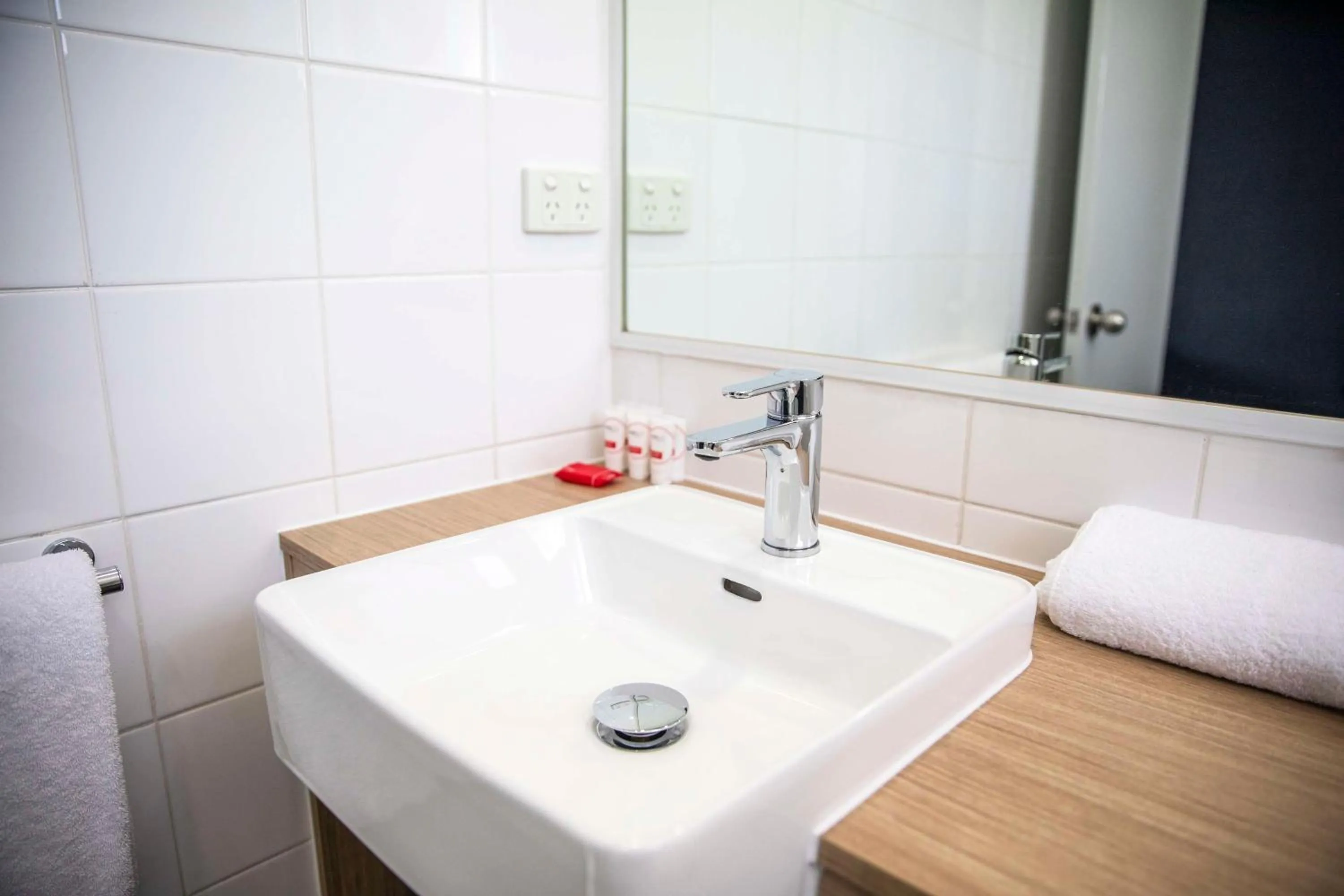 Bathroom in Nightcap at Horse & Jockey Hotel Warwick