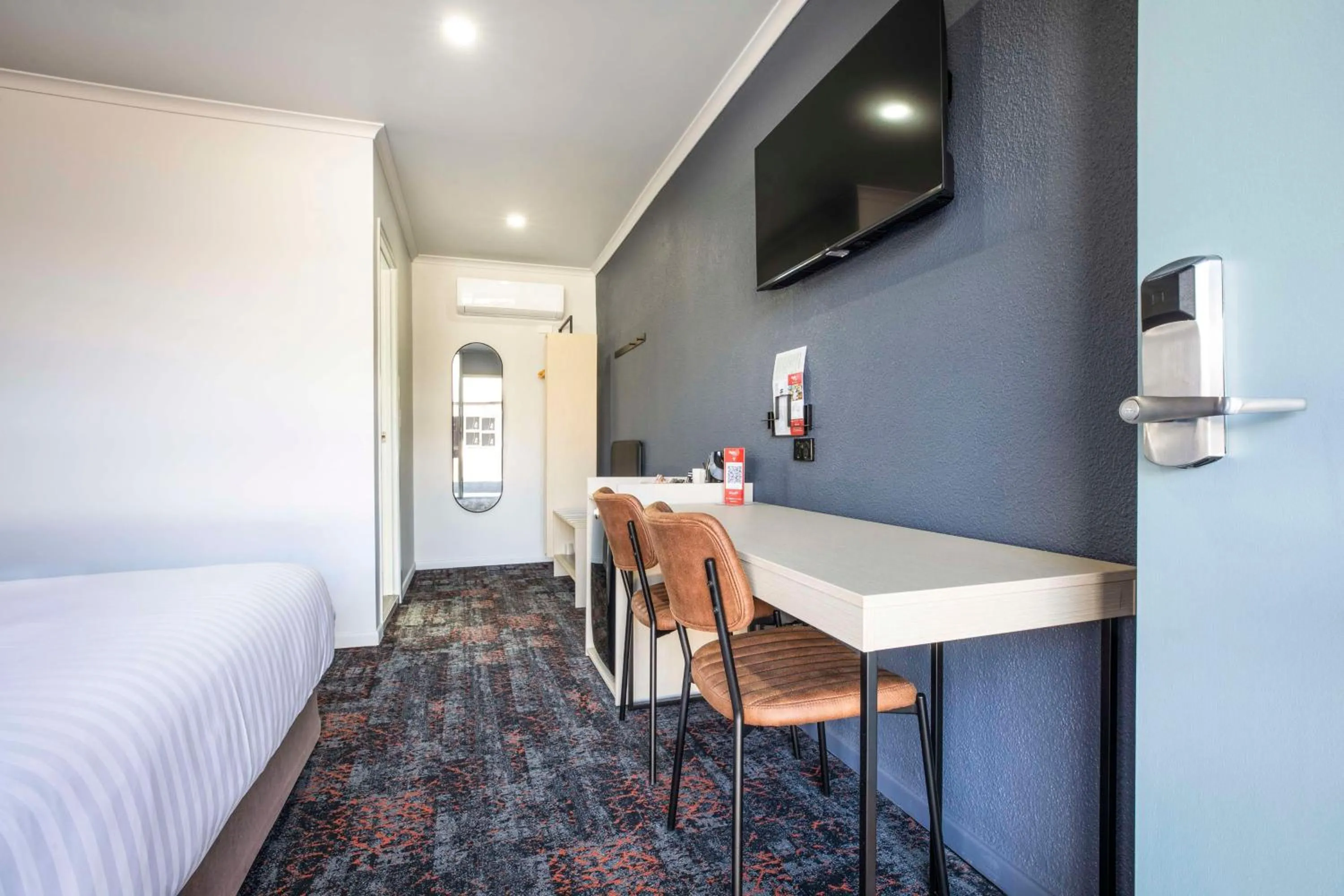 Bedroom, Bed in Nightcap at Horse & Jockey Hotel Warwick