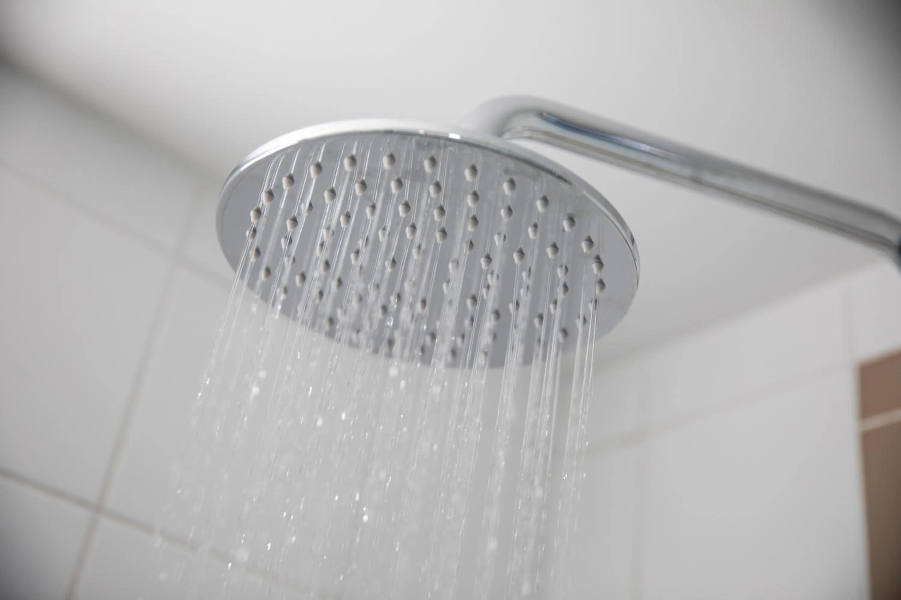 Shower in Nightcap at Horse & Jockey Hotel Warwick