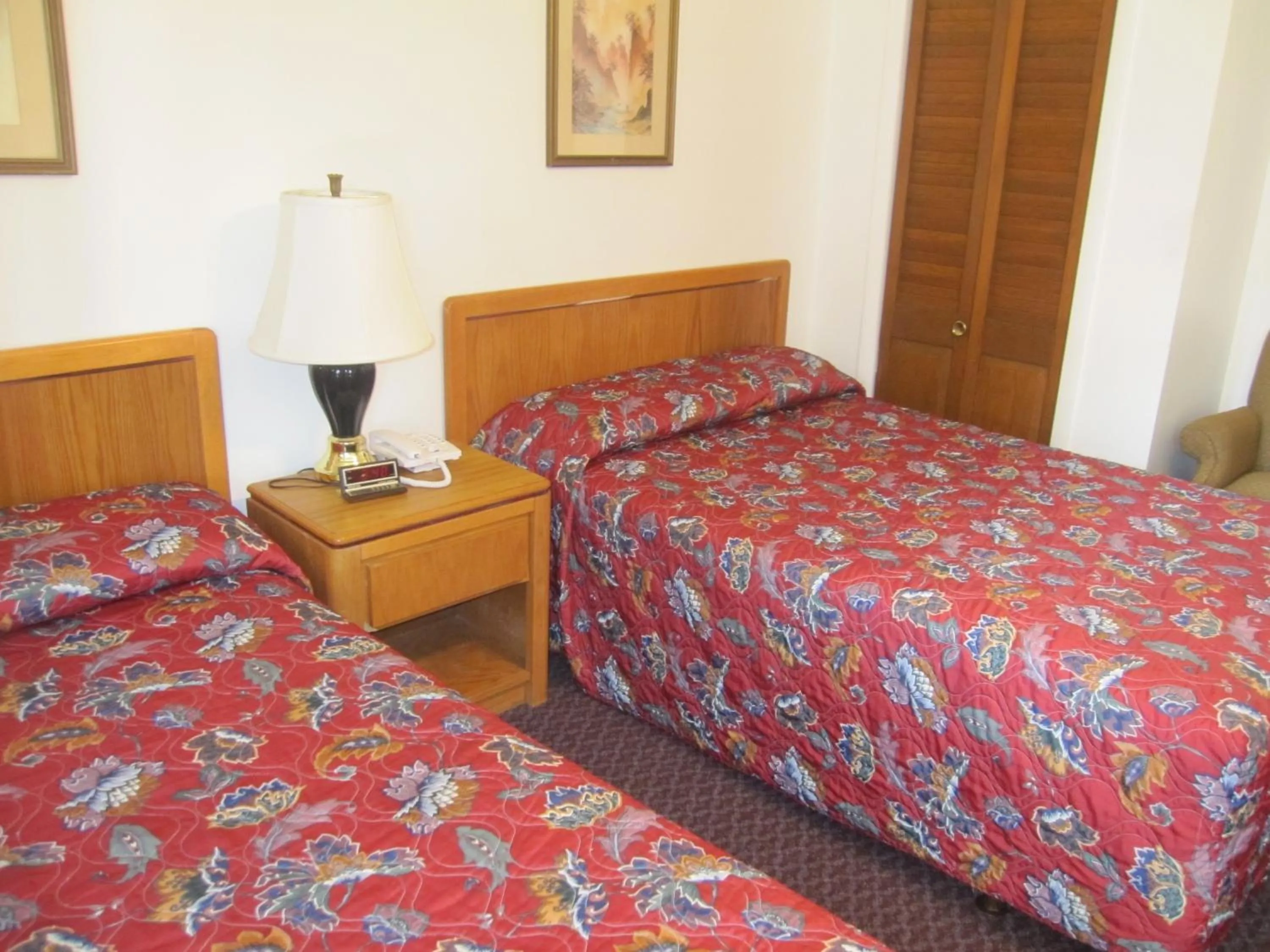 Bed in Pinecrest Motel