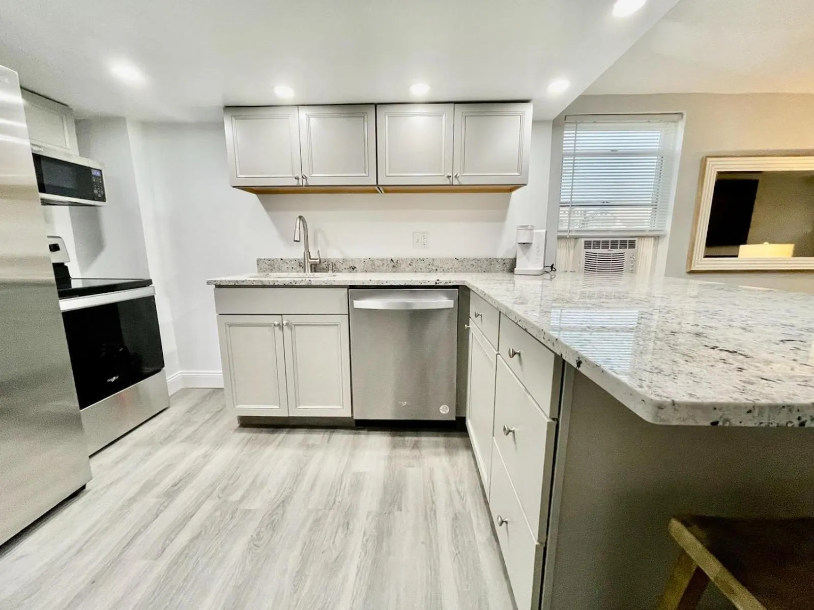 Kitchen or kitchenette in Blue Water Inn