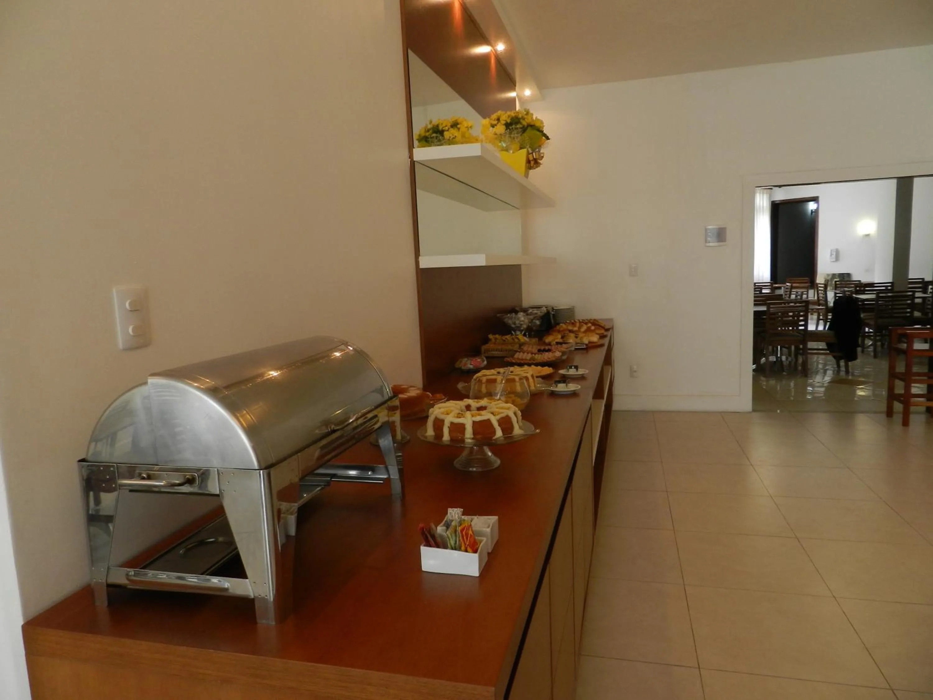 Restaurant/places to eat in Casablanca Center Hotel