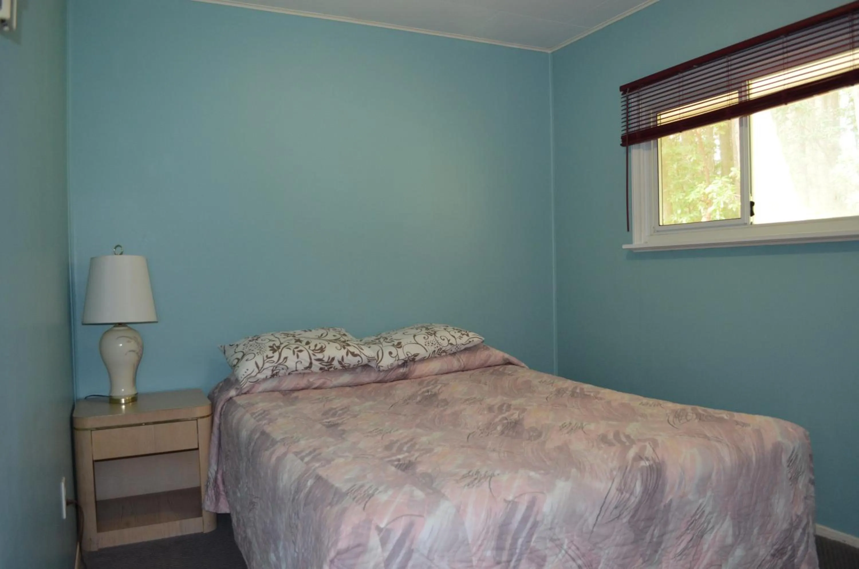 Bed in Seaside Villa Motel & RV Park