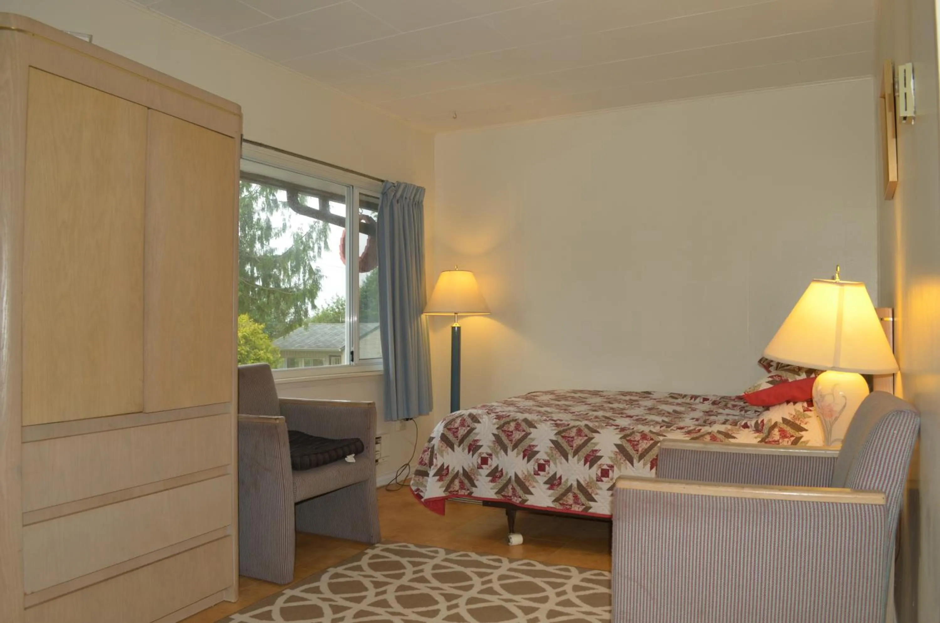 Bed in Seaside Villa Motel & RV Park