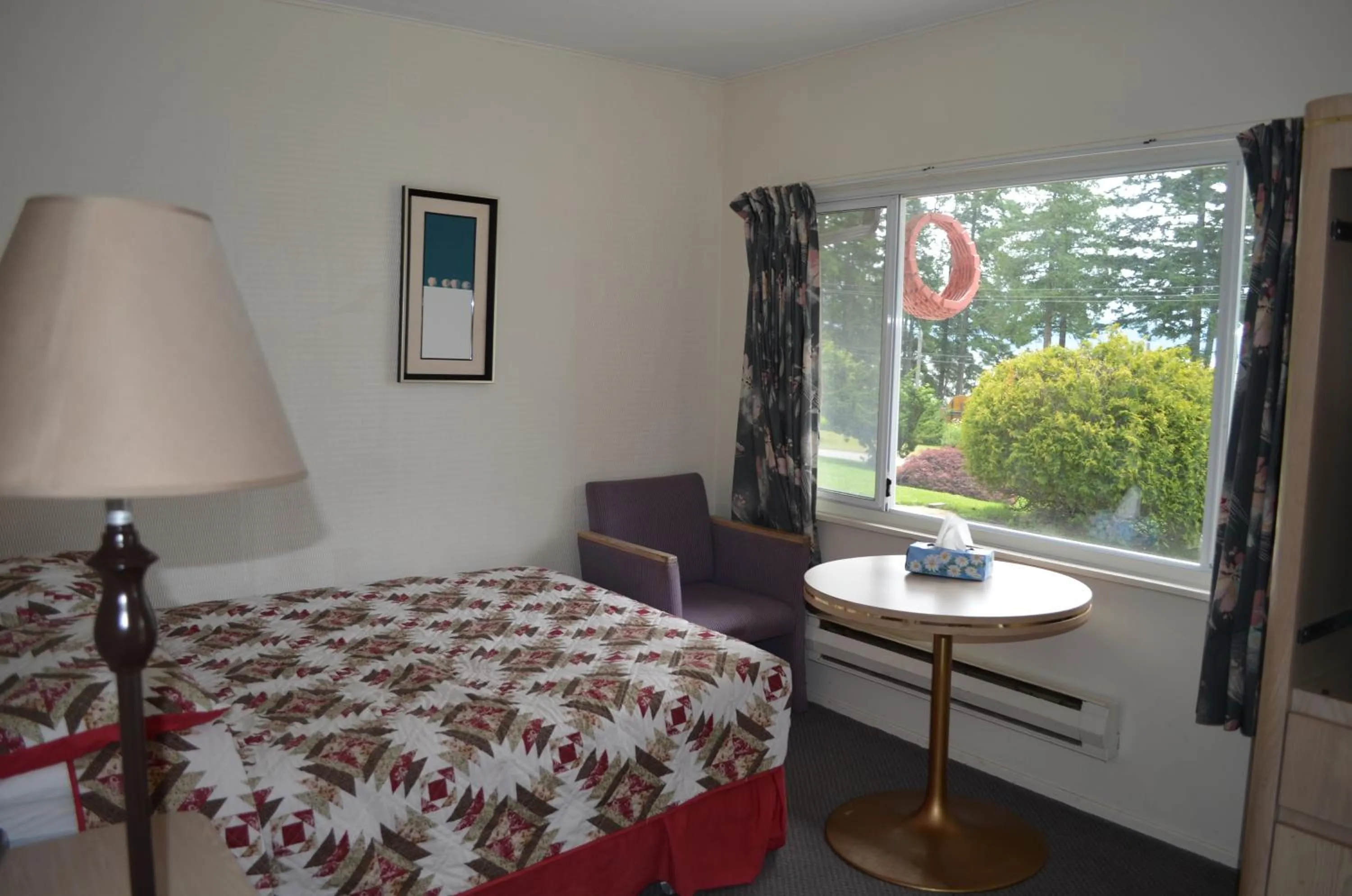 Bed in Seaside Villa Motel & RV Park