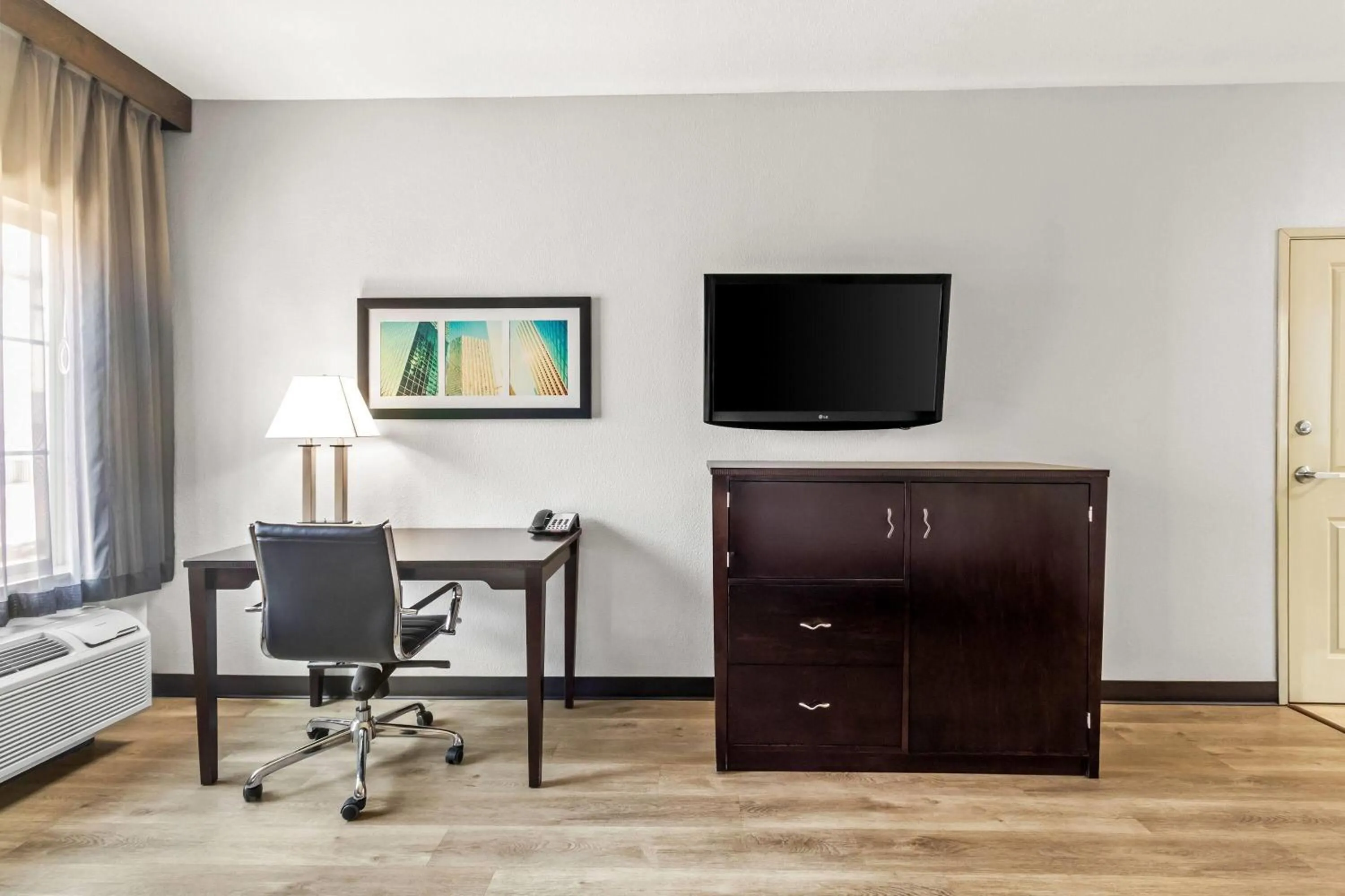 Bed in La Quinta by Wyndham Houston Energy Corridor