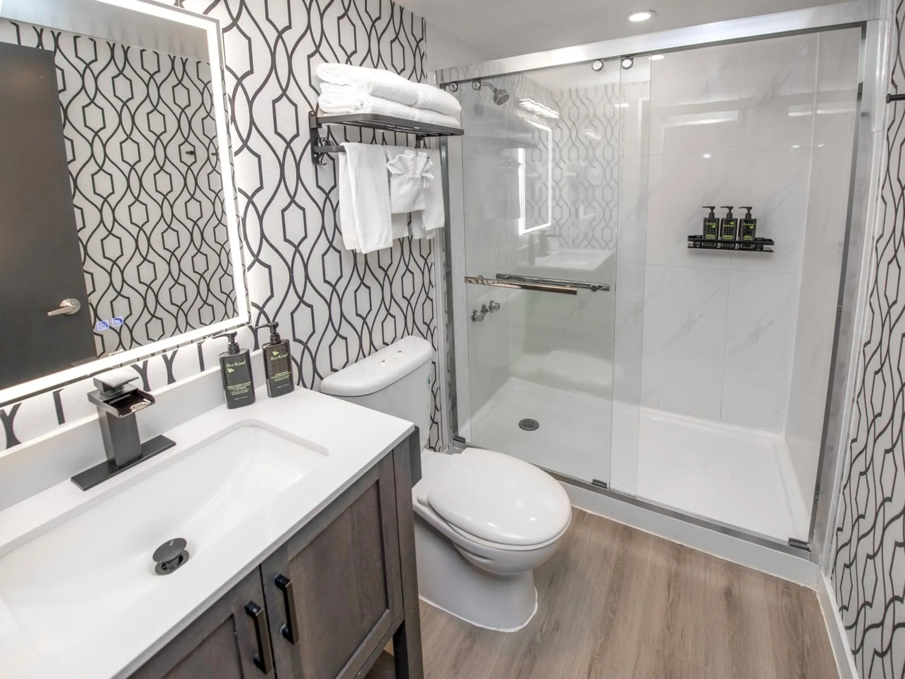 Room with 2 Queen Beds - Ocean View in The Spot at Porpoise Bay Room with 2 Queen Beds - Ocean View in The Spot at Porpoise Bay