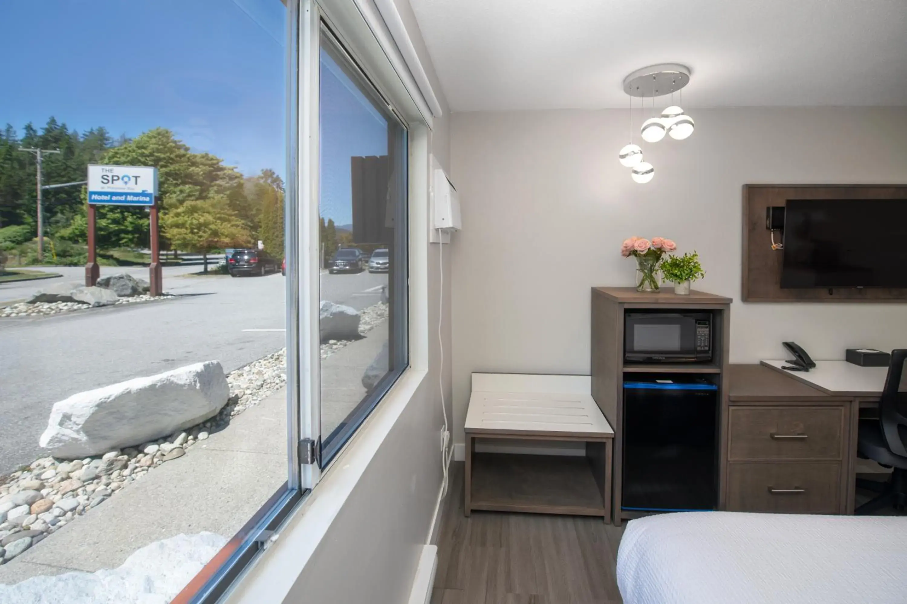 Standard Queen Room - single occupancy in The Spot at Porpoise Bay Standard Queen Room - single occupancy in The Spot at Porpoise Bay