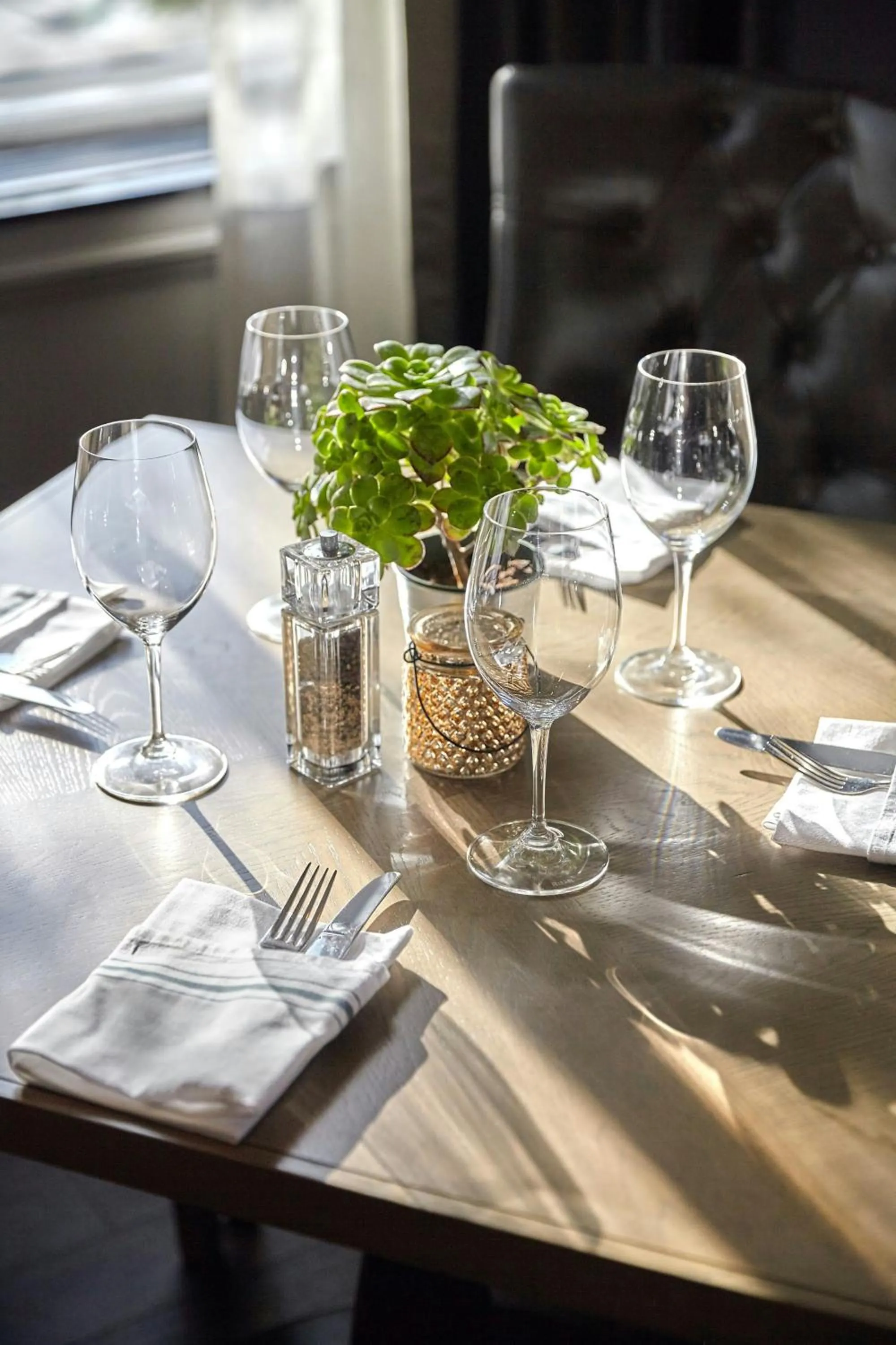 Restaurant/places to eat in The Hotel Saskatchewan, Autograph Collection