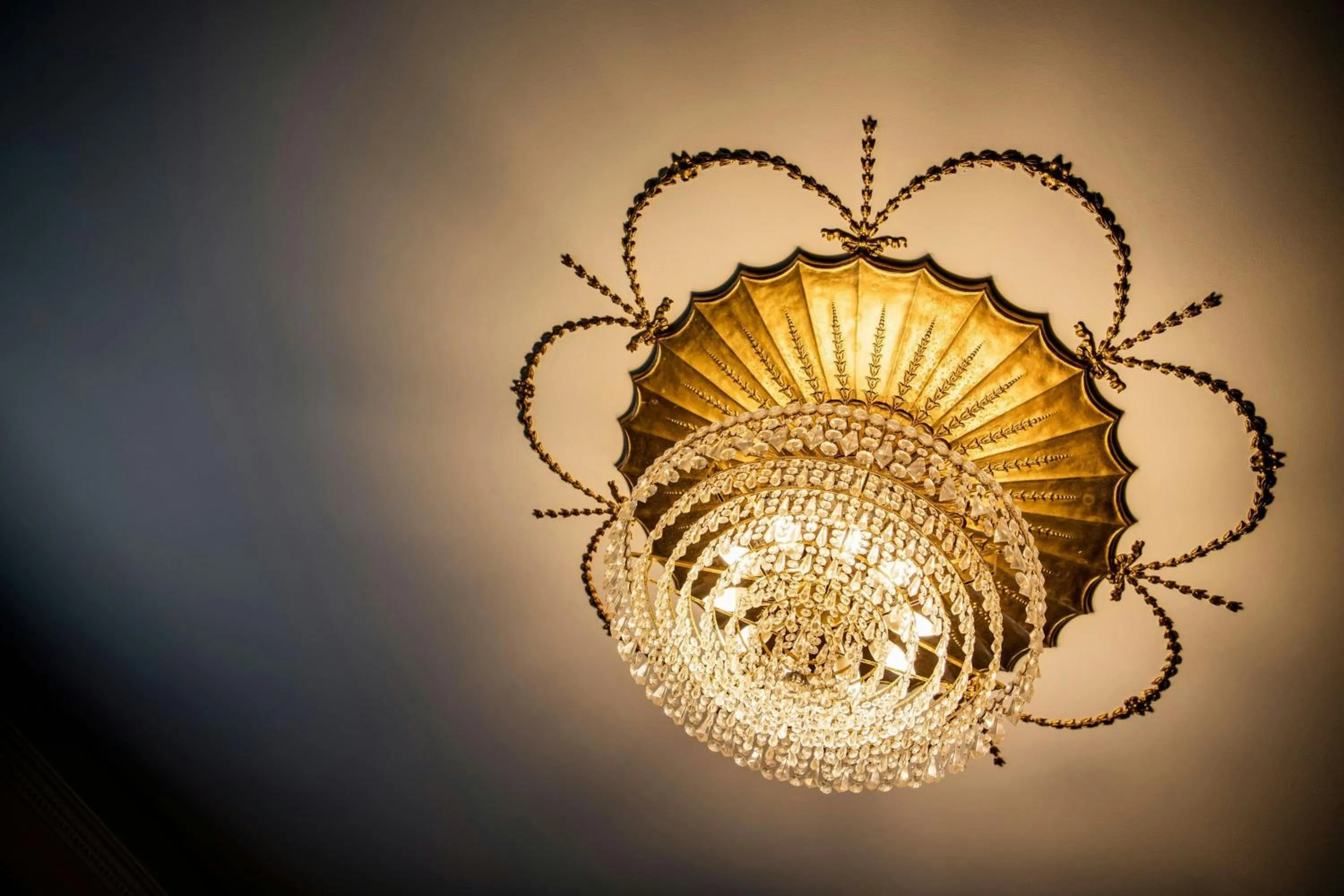 Photo of the whole room in The Hotel Saskatchewan, Autograph Collection