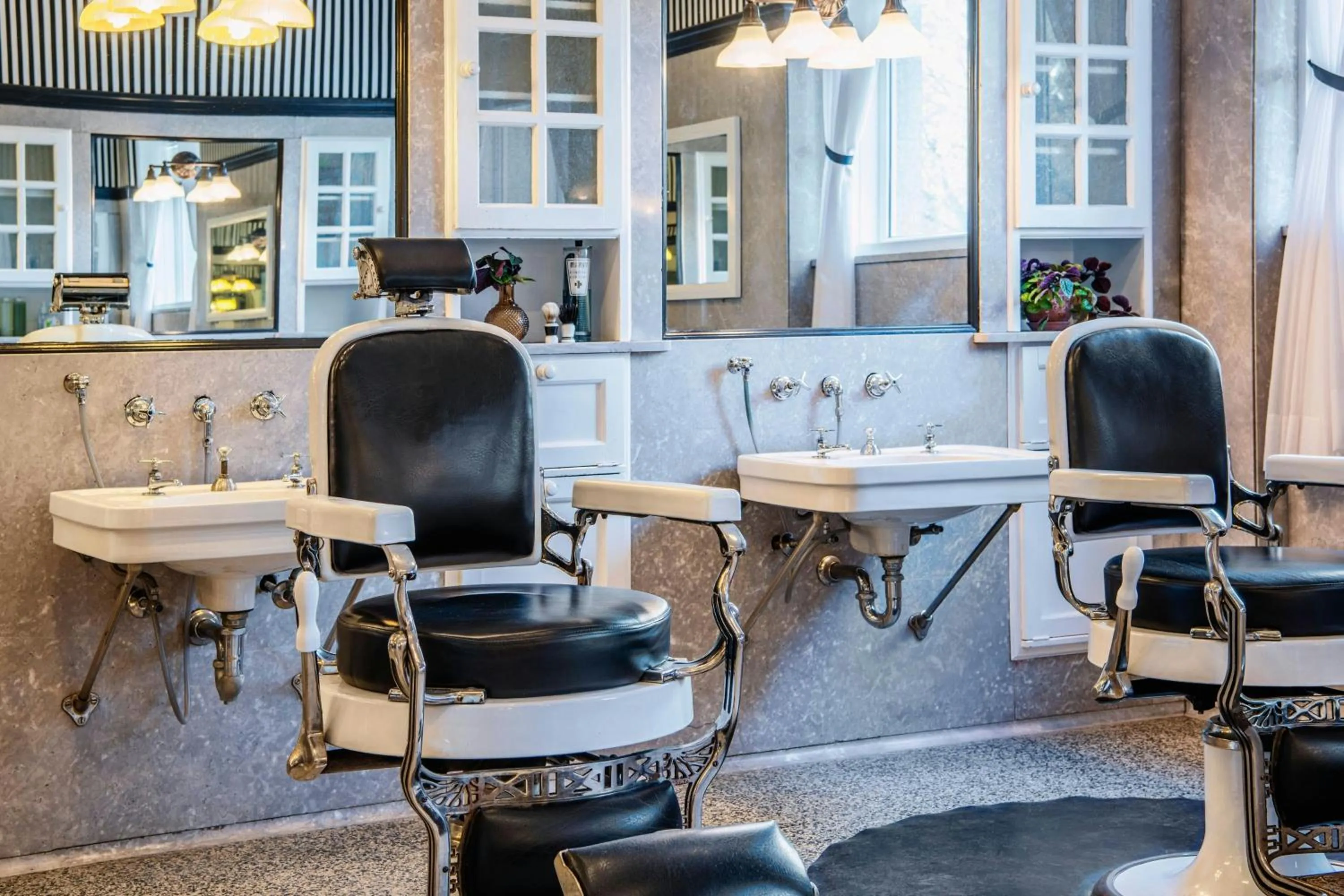 Lounge or bar in The Hotel Saskatchewan, Autograph Collection