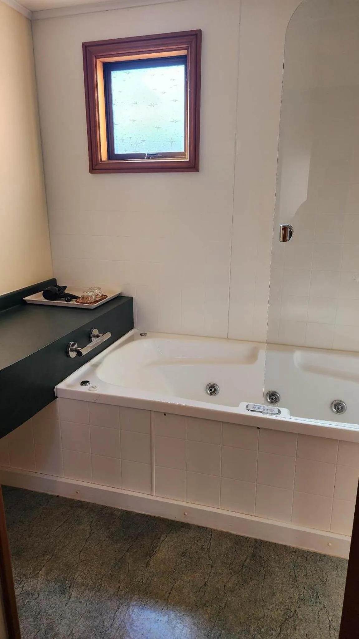 Bathroom in Ashburton's Regency Motel
