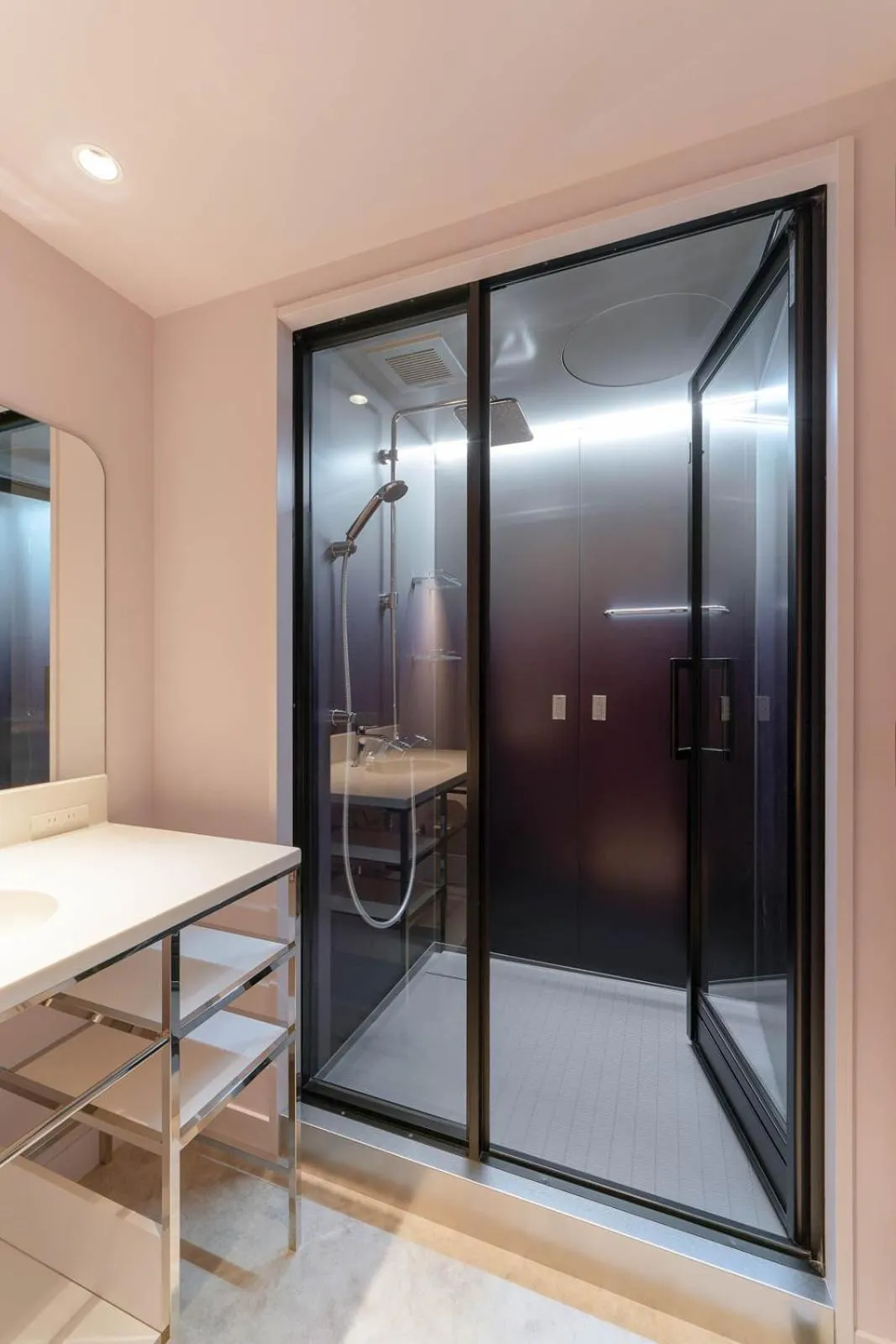 Shower in THE BOLY OSAKA