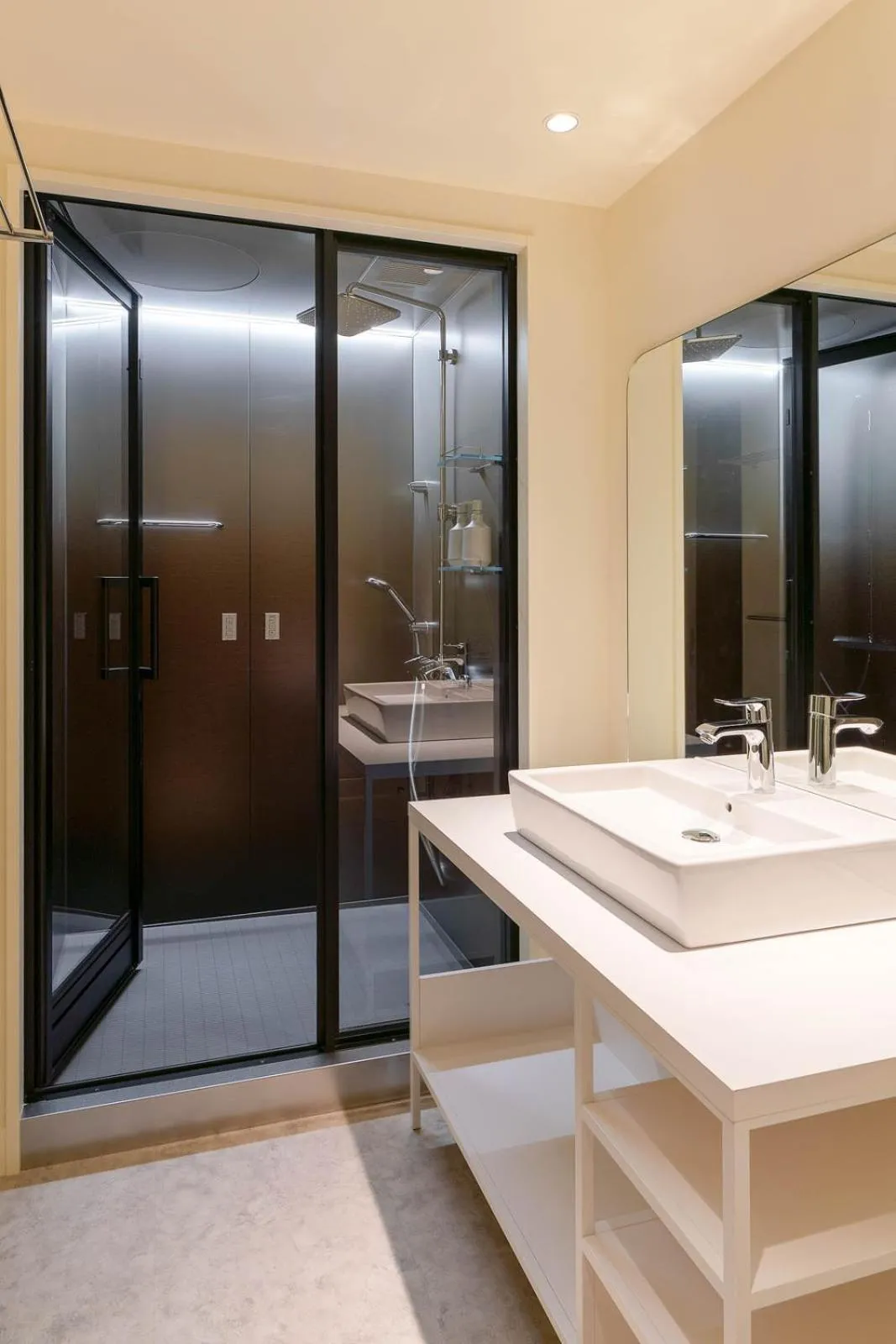 Shower in THE BOLY OSAKA