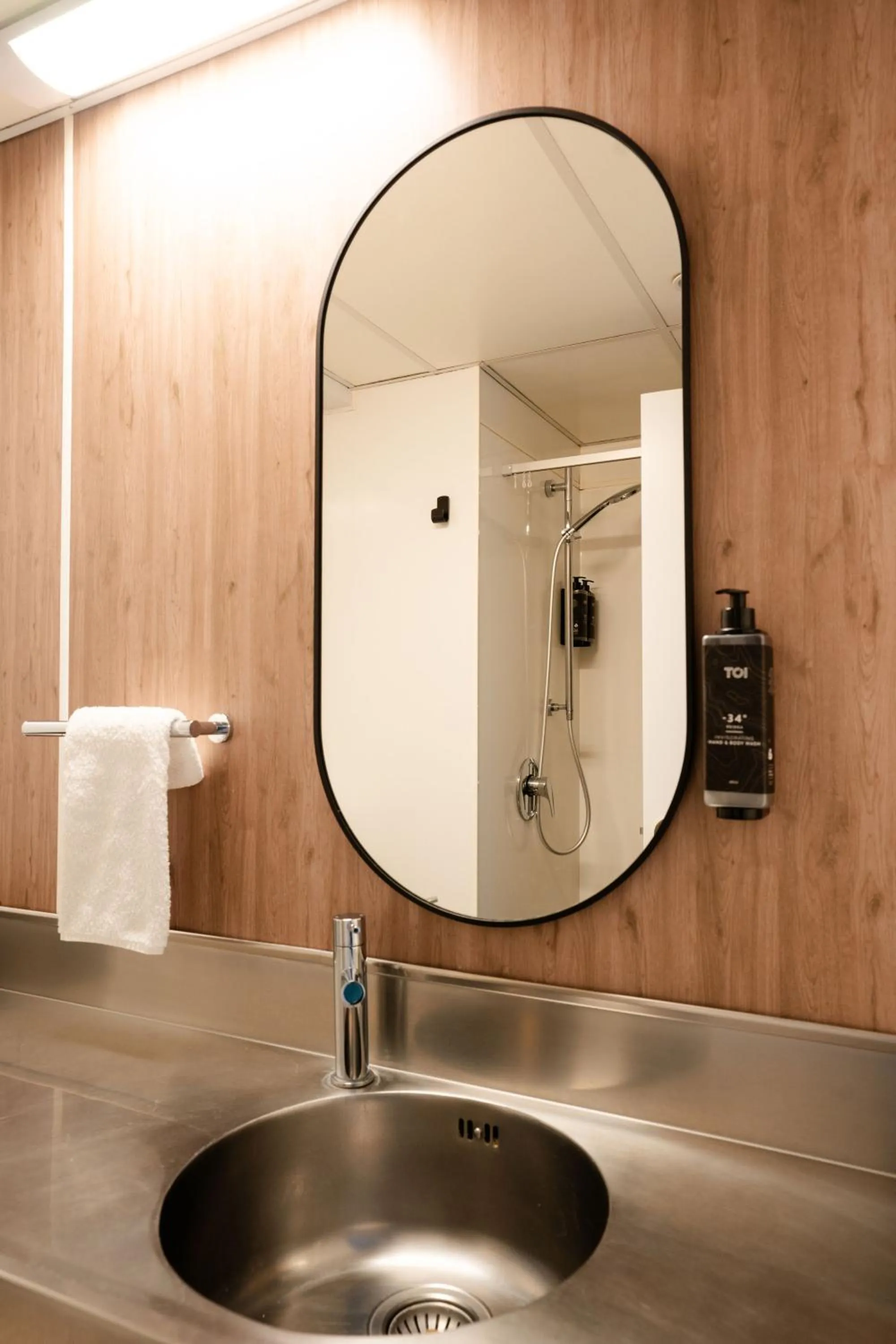 Shower in Haka House Wellington