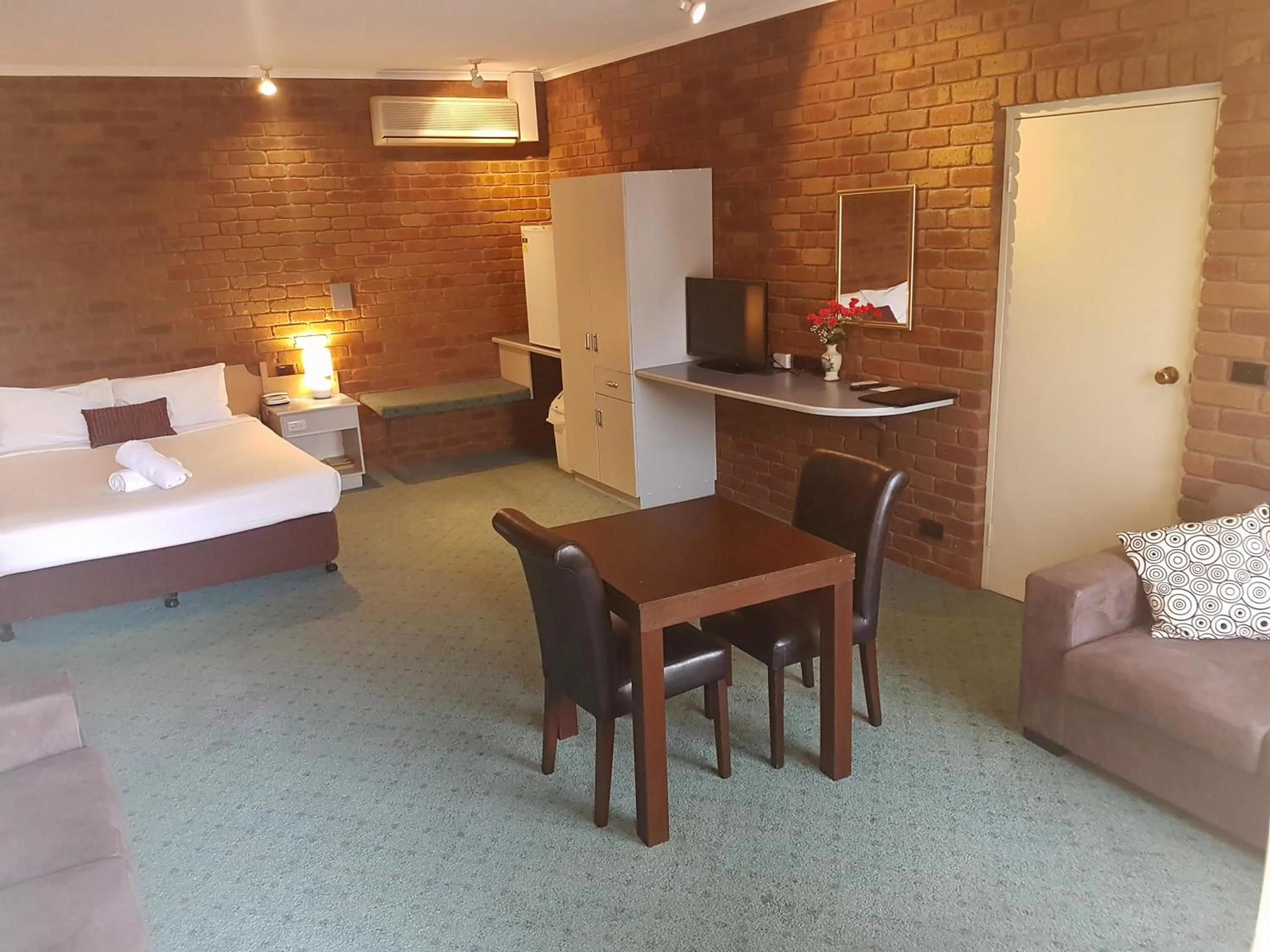 Bed in Fountain Court Motor Inn Albury