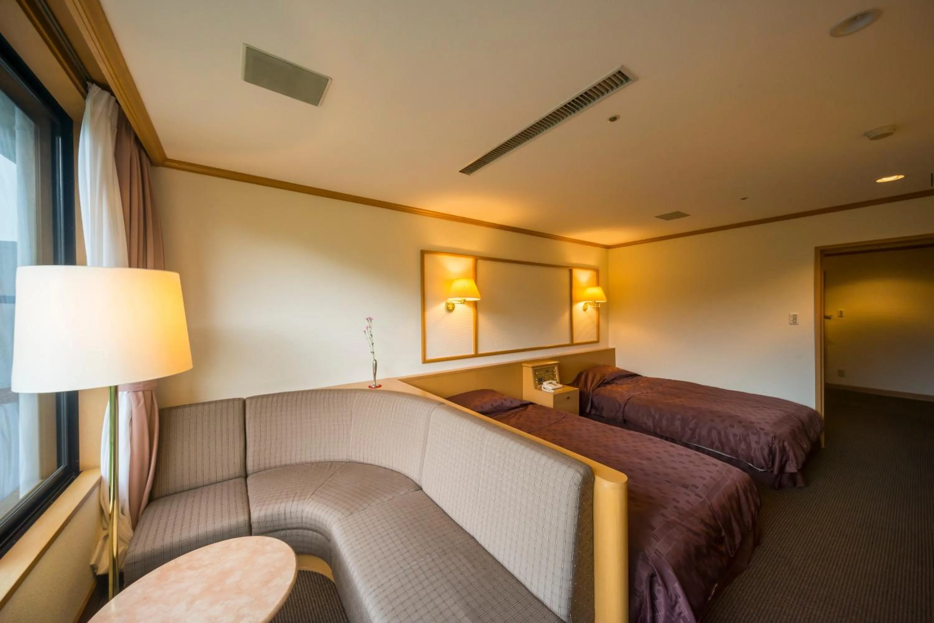 Photo of the whole room in Fukuichi