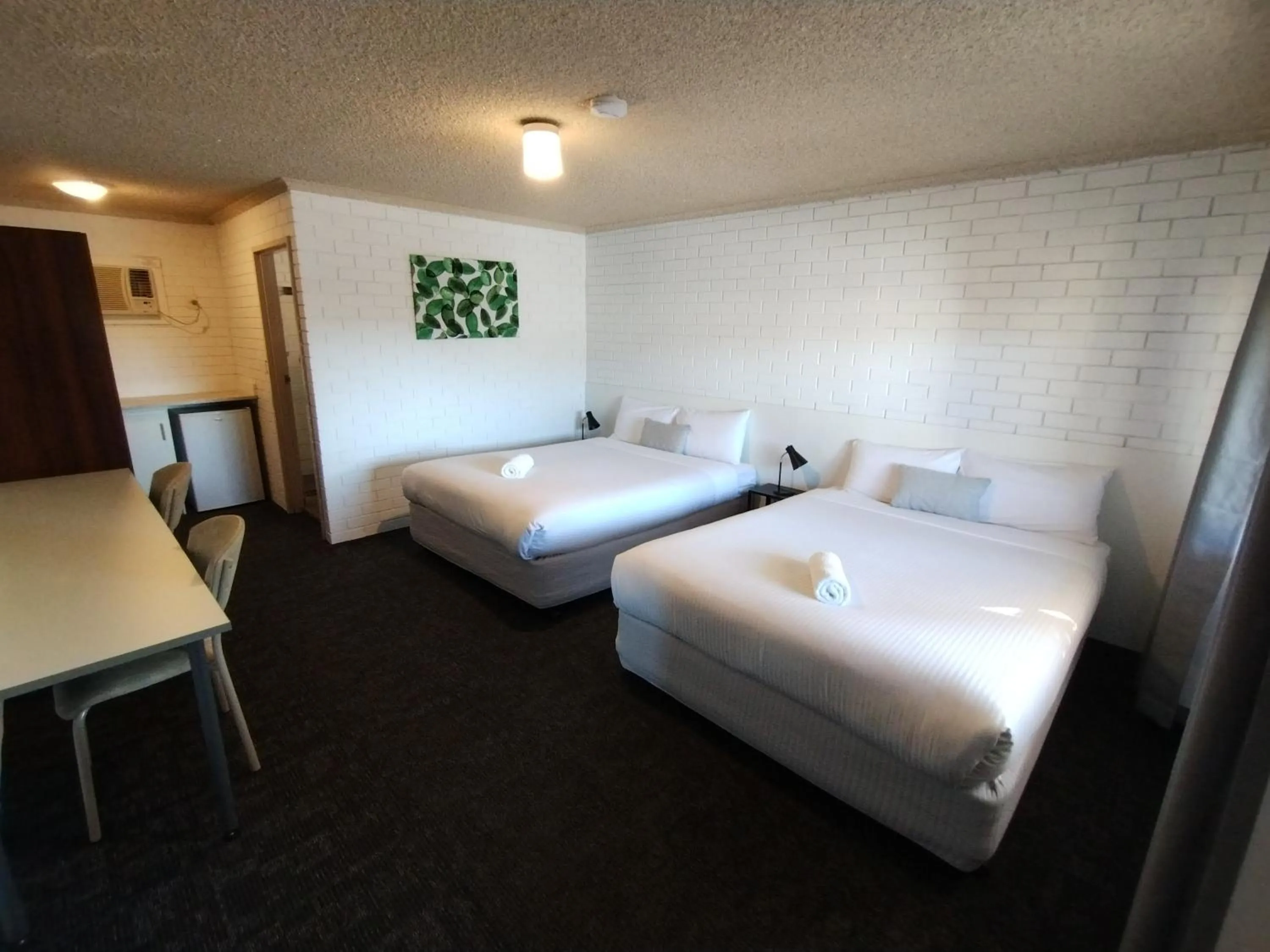 Bedroom, Bed in Junction Motel Wagga