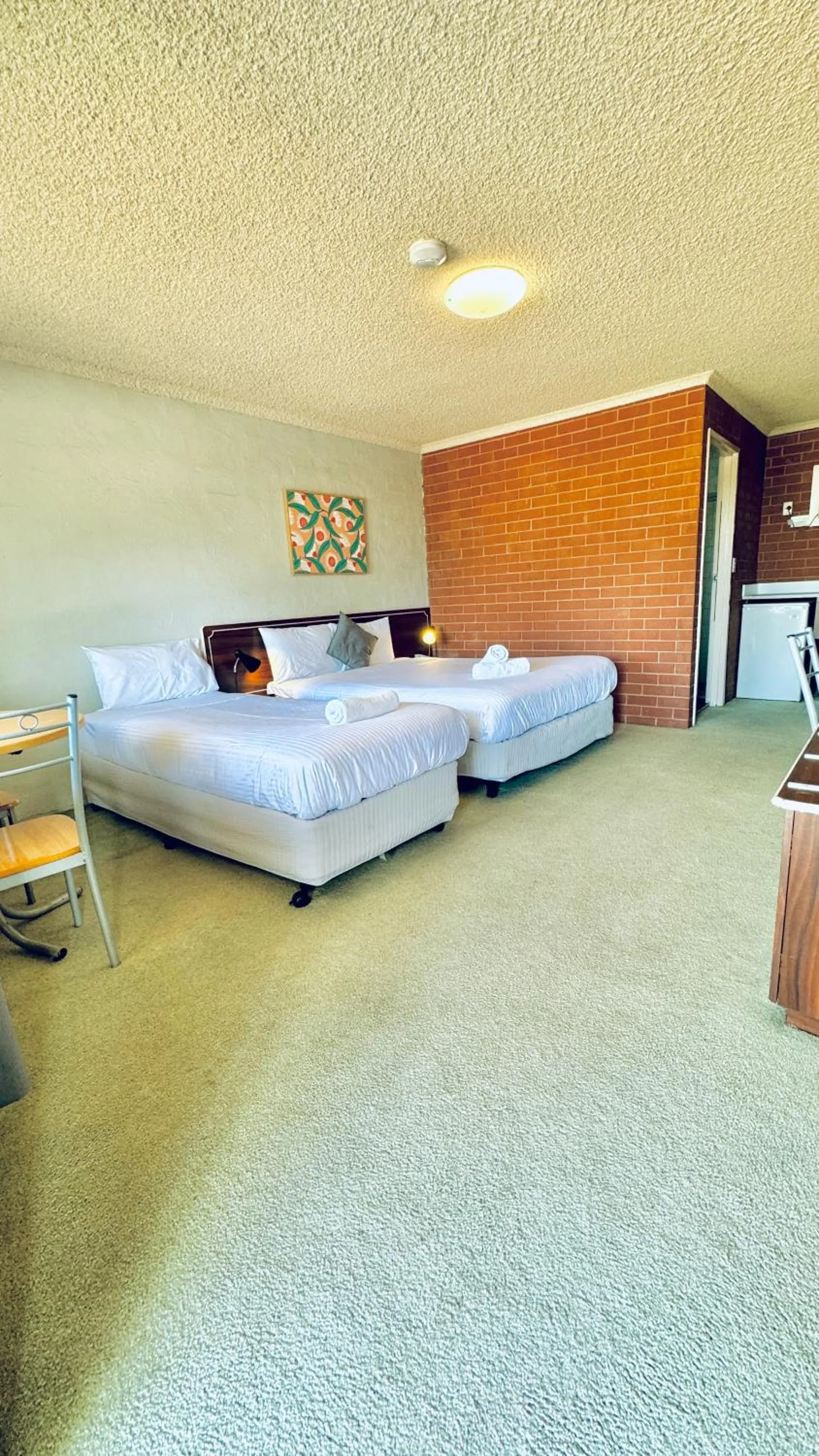 Bed in Junction Motel Wagga