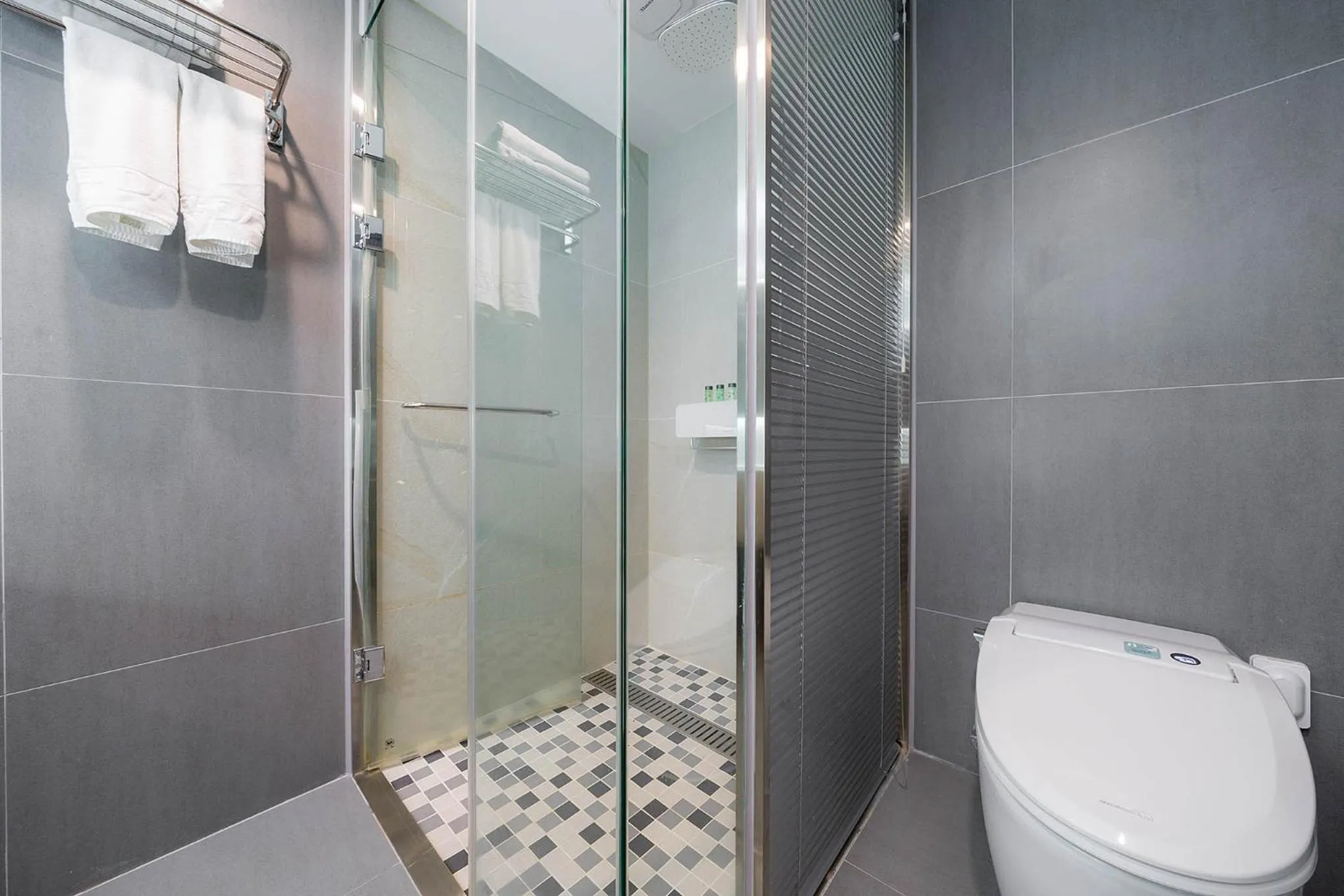 Shower in Davin Hotel