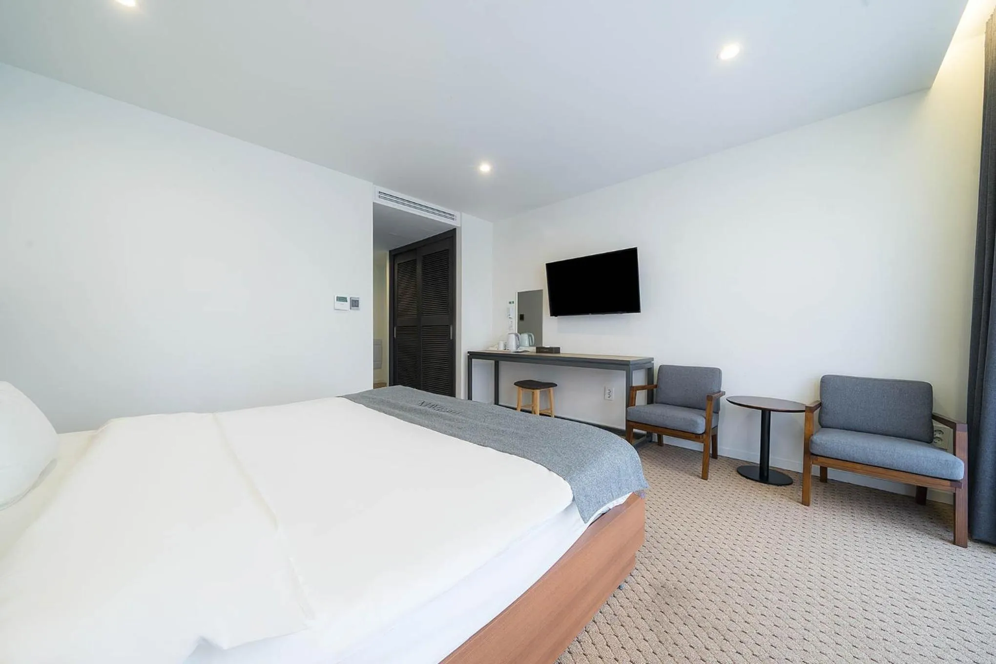 TV and multimedia, Bed in Davin Hotel