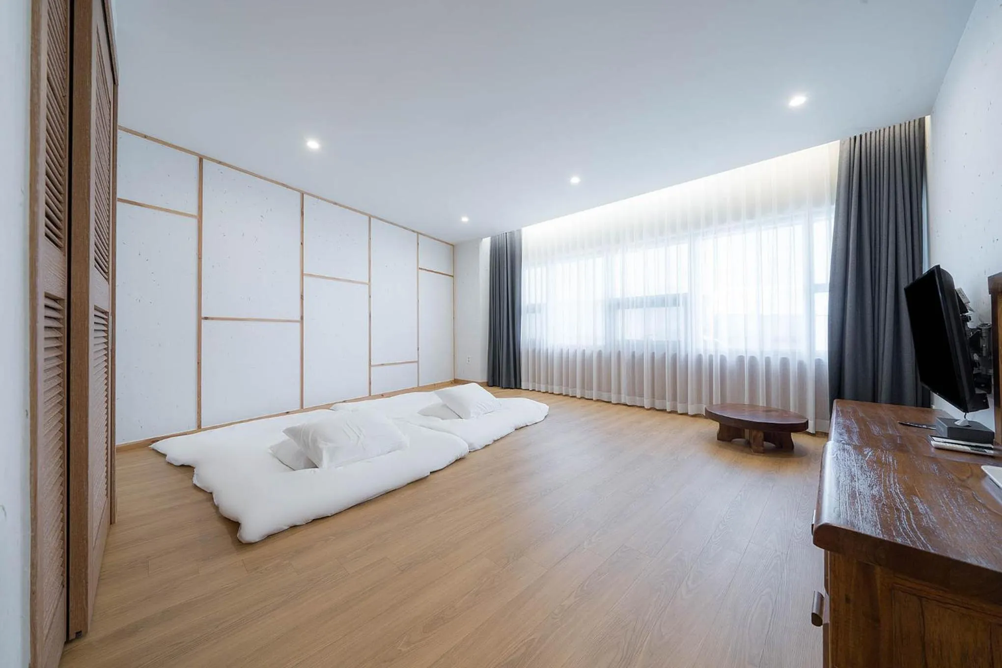 TV and multimedia, Bed in Davin Hotel