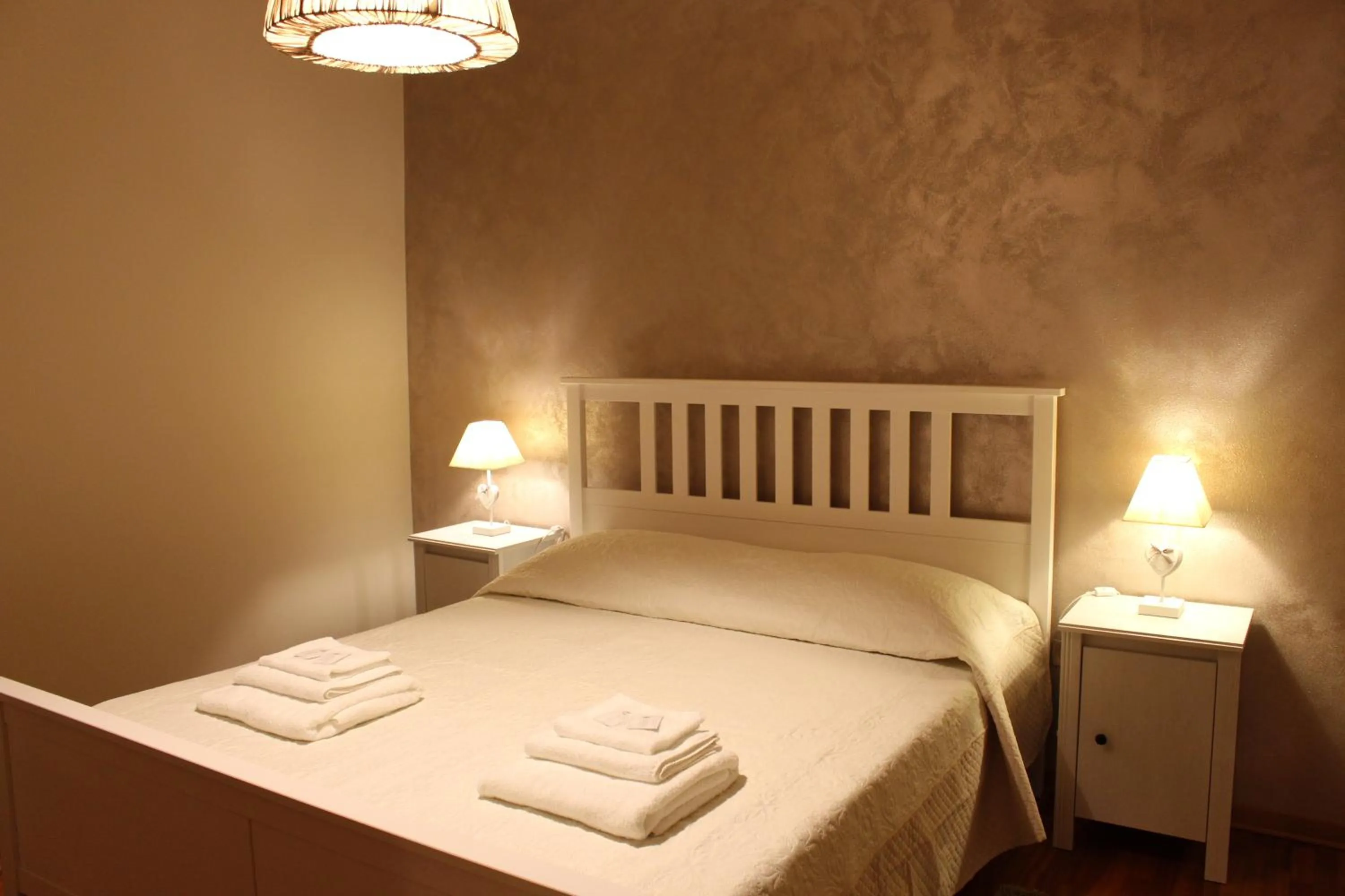 Photo of the whole room, Bed in B&B Villa dei Cigni Reali