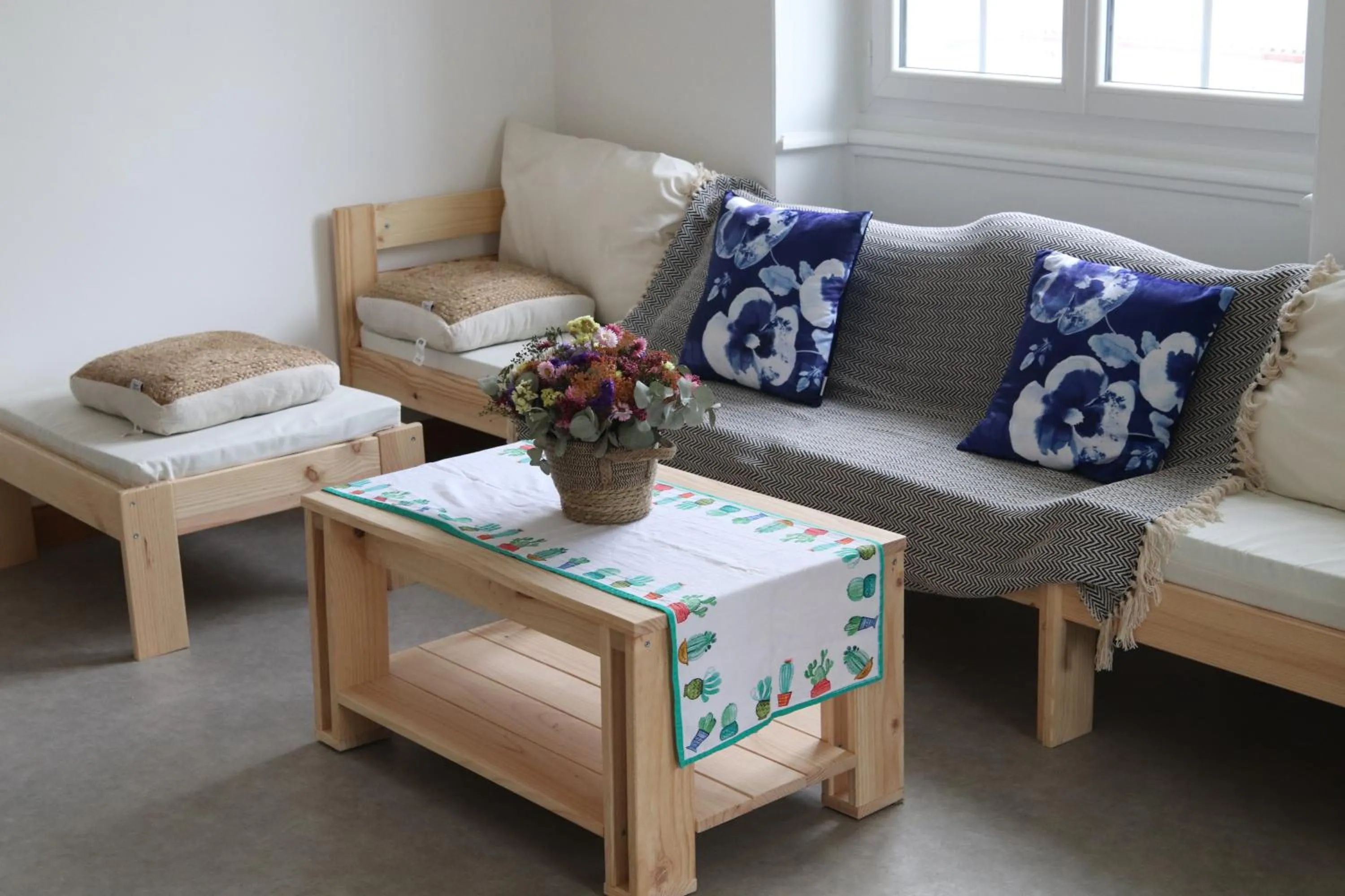 Living room in Chambres d'hôtes "HOR DAGO" près de la gare d'Hendaye avec le petit-déjeuner