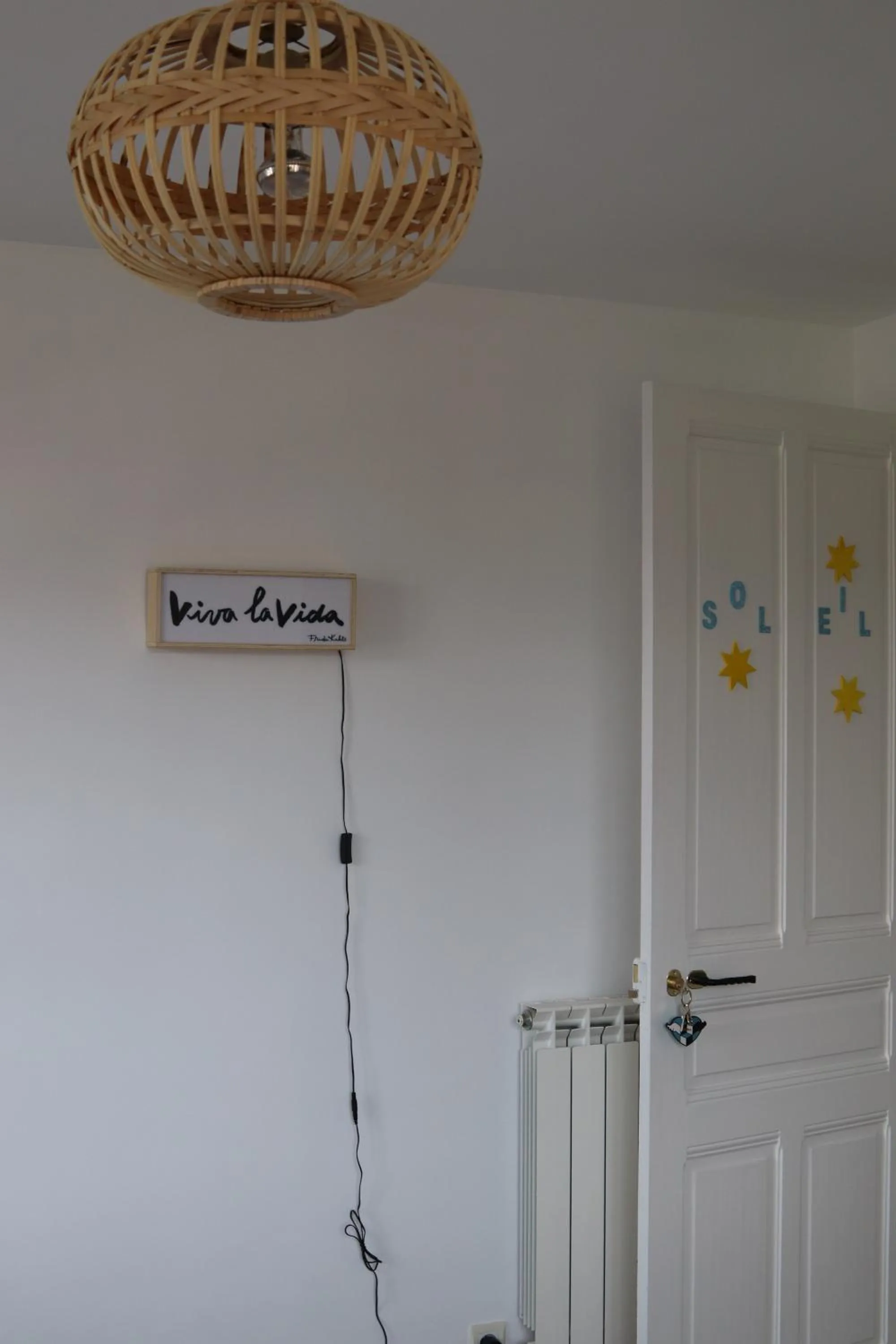 Bedroom in Chambres d'hôtes "HOR DAGO" près de la gare d'Hendaye avec le petit-déjeuner