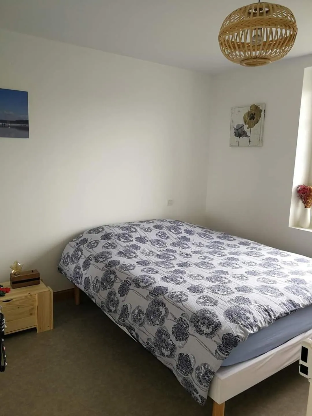 Bed in Chambres d'hôtes "HOR DAGO" près de la gare d'Hendaye avec le petit-déjeuner