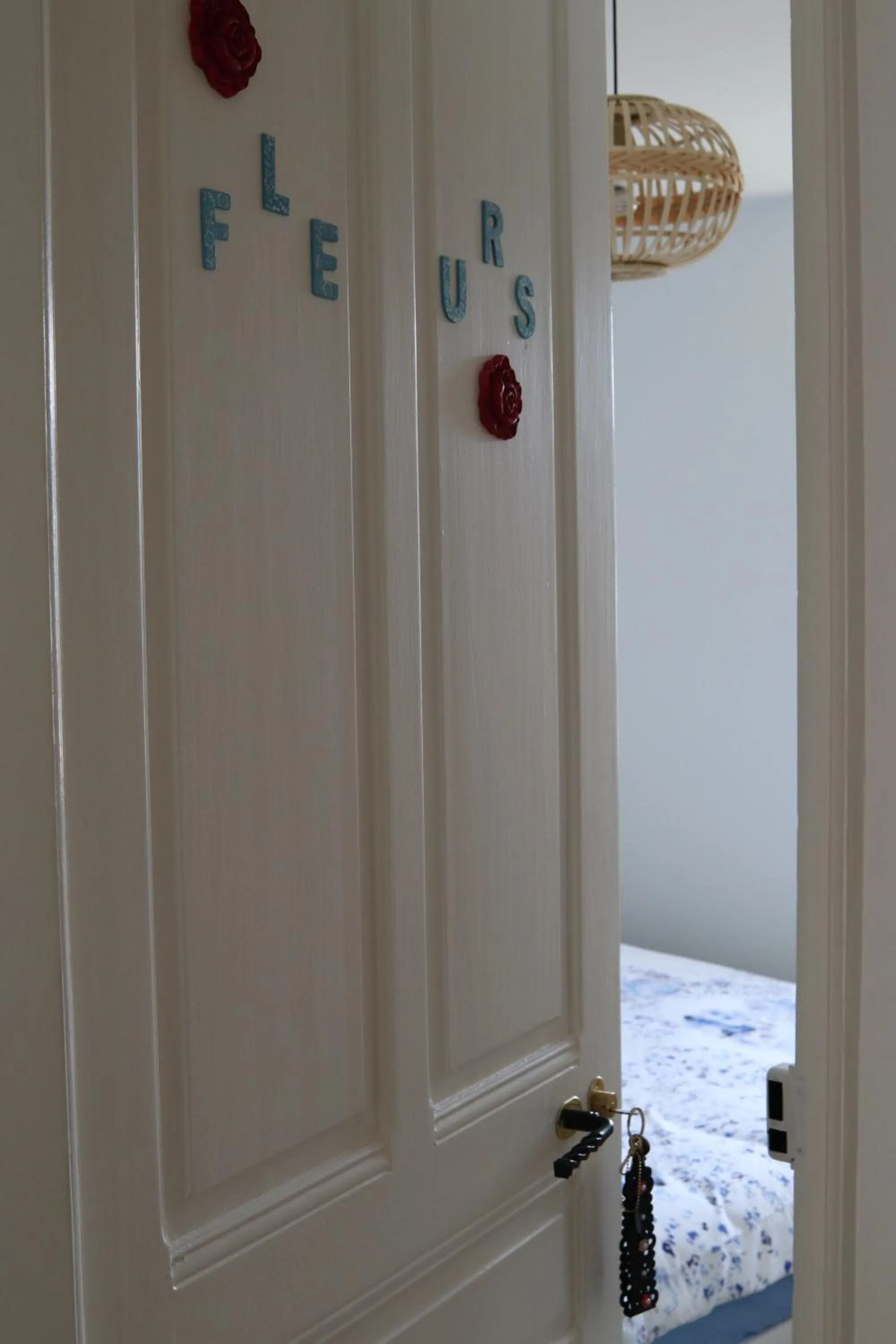 Bedroom in Chambres d'hôtes "HOR DAGO" près de la gare d'Hendaye avec le petit-déjeuner
