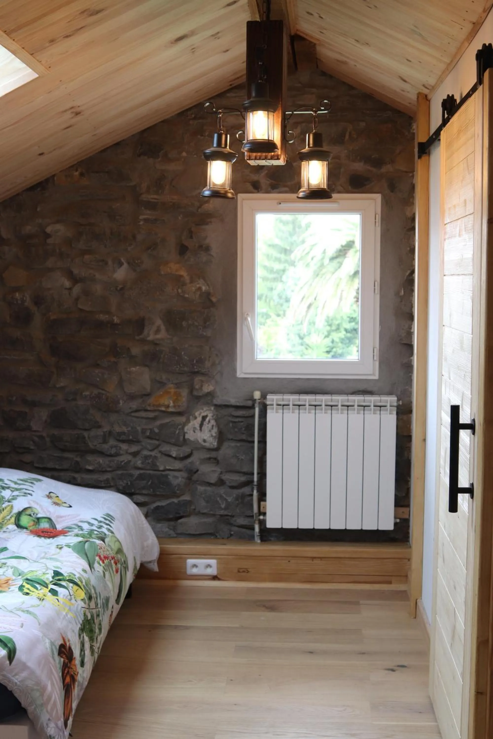 Photo of the whole room, Bed in Chambres d'hôtes "HOR DAGO" près de la gare d'Hendaye avec le petit-déjeuner