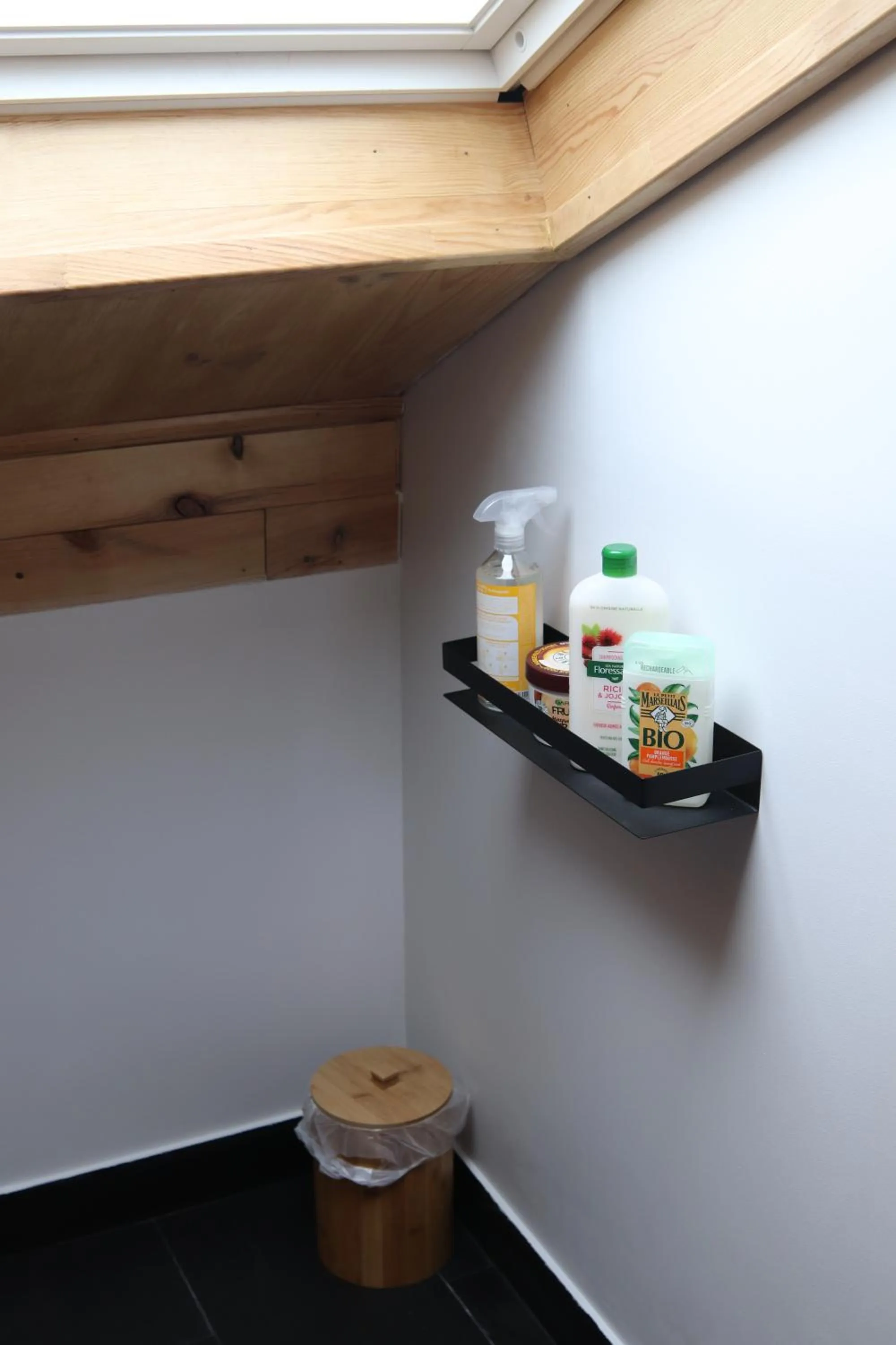 Bathroom in Chambres d'hôtes "HOR DAGO" près de la gare d'Hendaye avec le petit-déjeuner