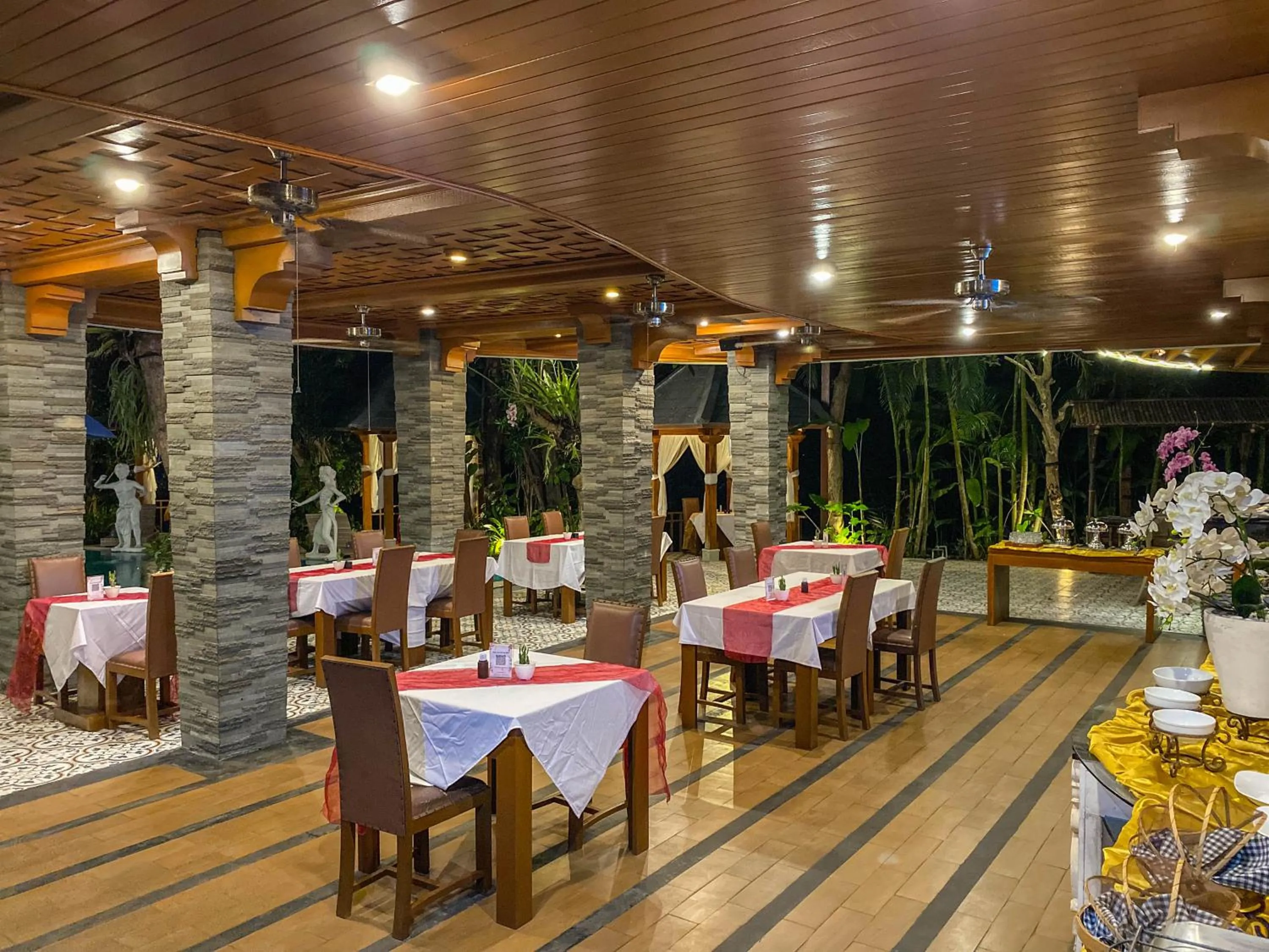 Restaurant/places to eat in The Bali Dream Villa & Resort Echo Beach Canggu