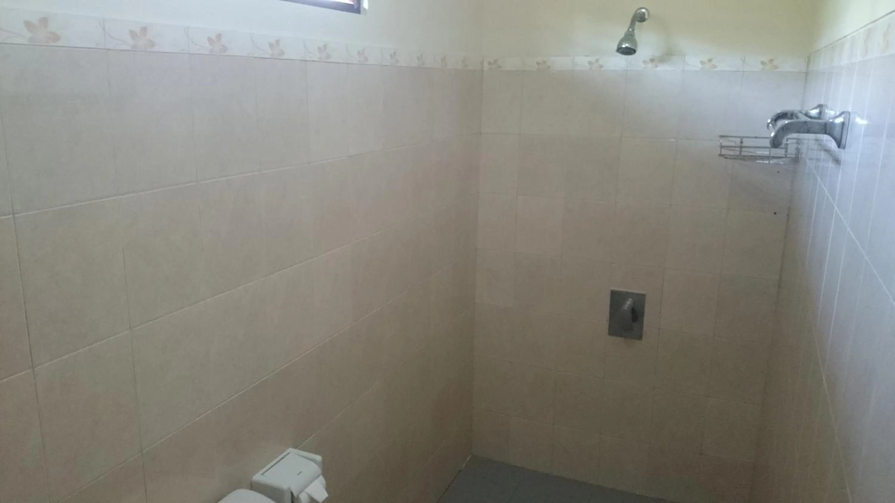 Bathroom in Agus Beach Inn