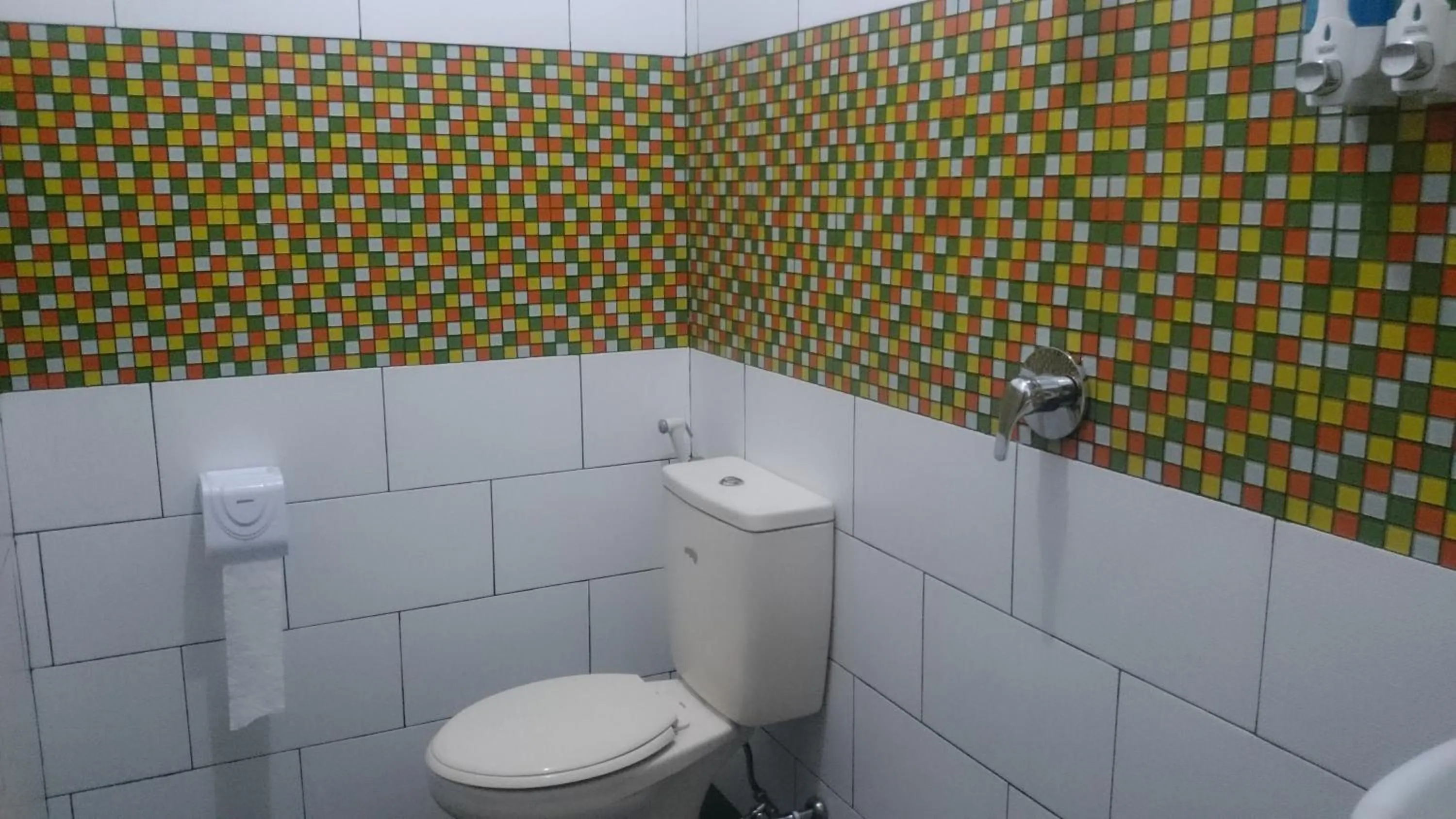 Toilet in Agus Beach Inn